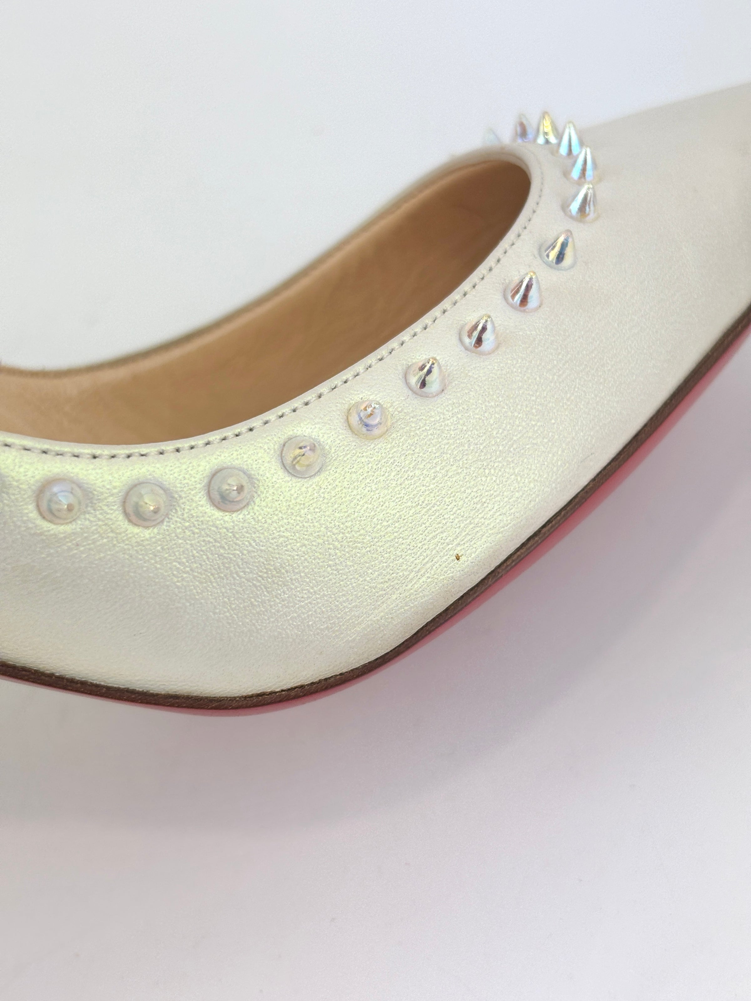 Anjalina 85 Pumps in Snow/ Clear Studs Size 39