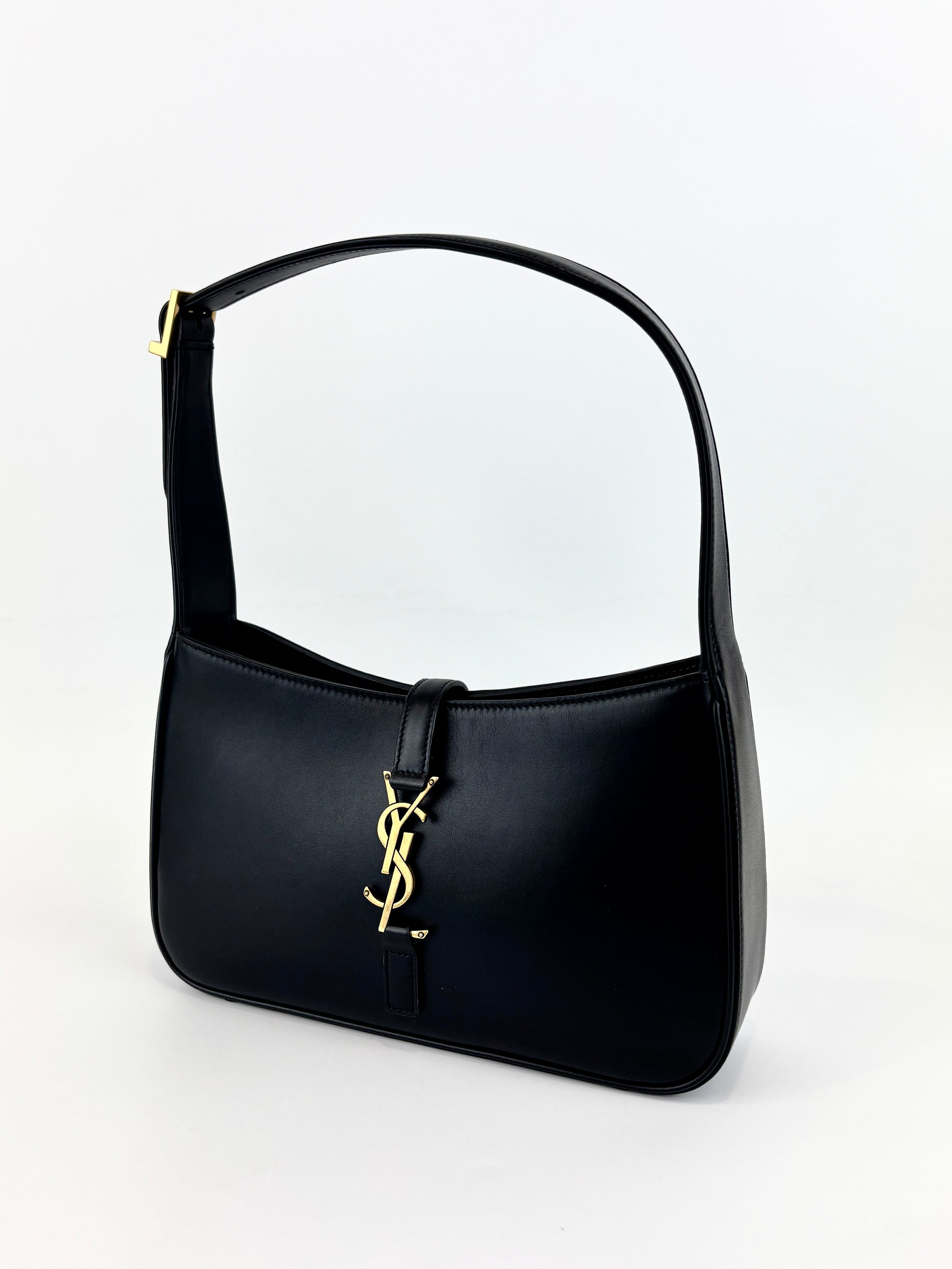 Saint Laurent Le 5 A 7 in Black Smooth Leather