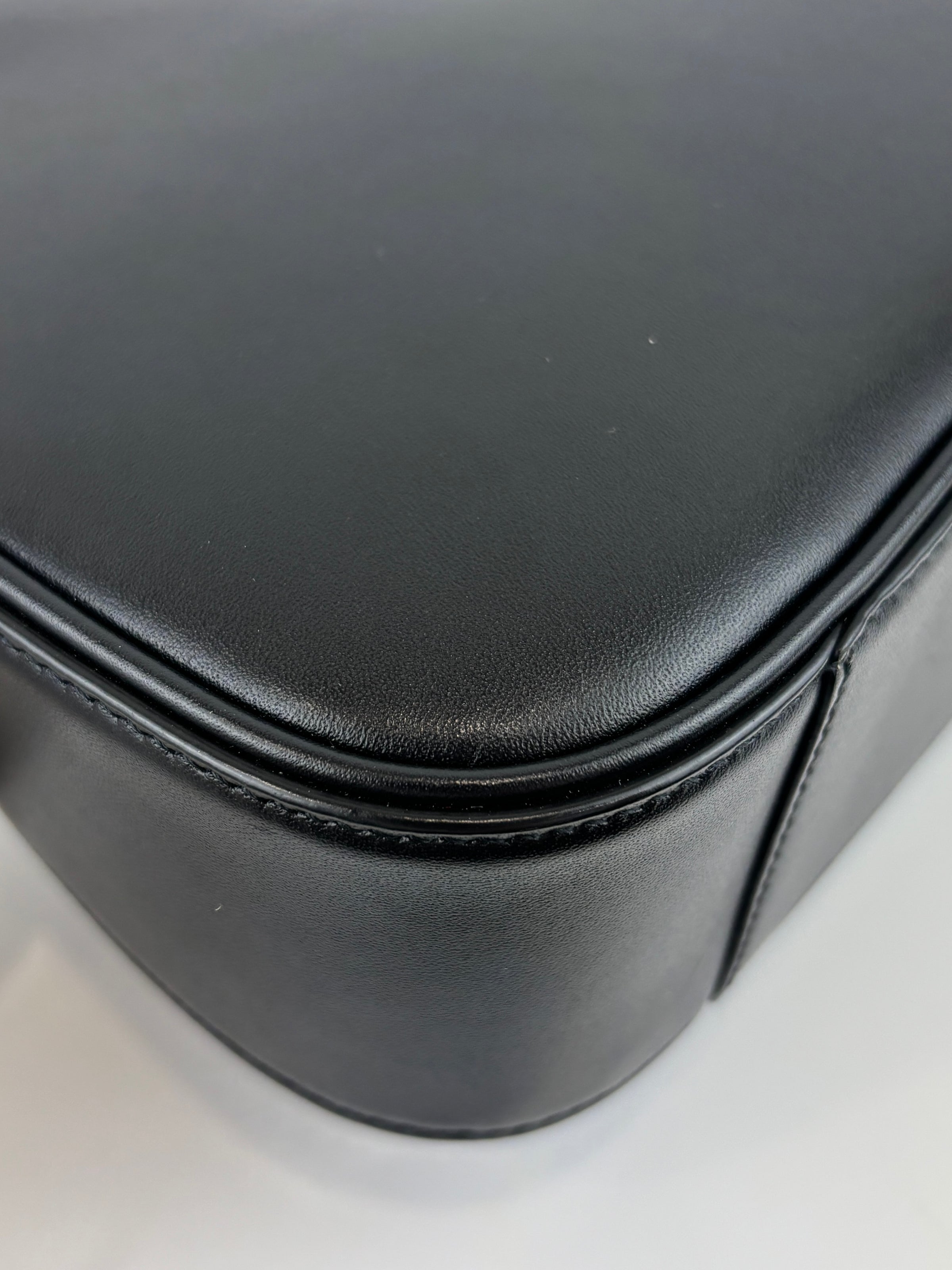 Saint Laurent Le 5 A 7 in Black Smooth Leather