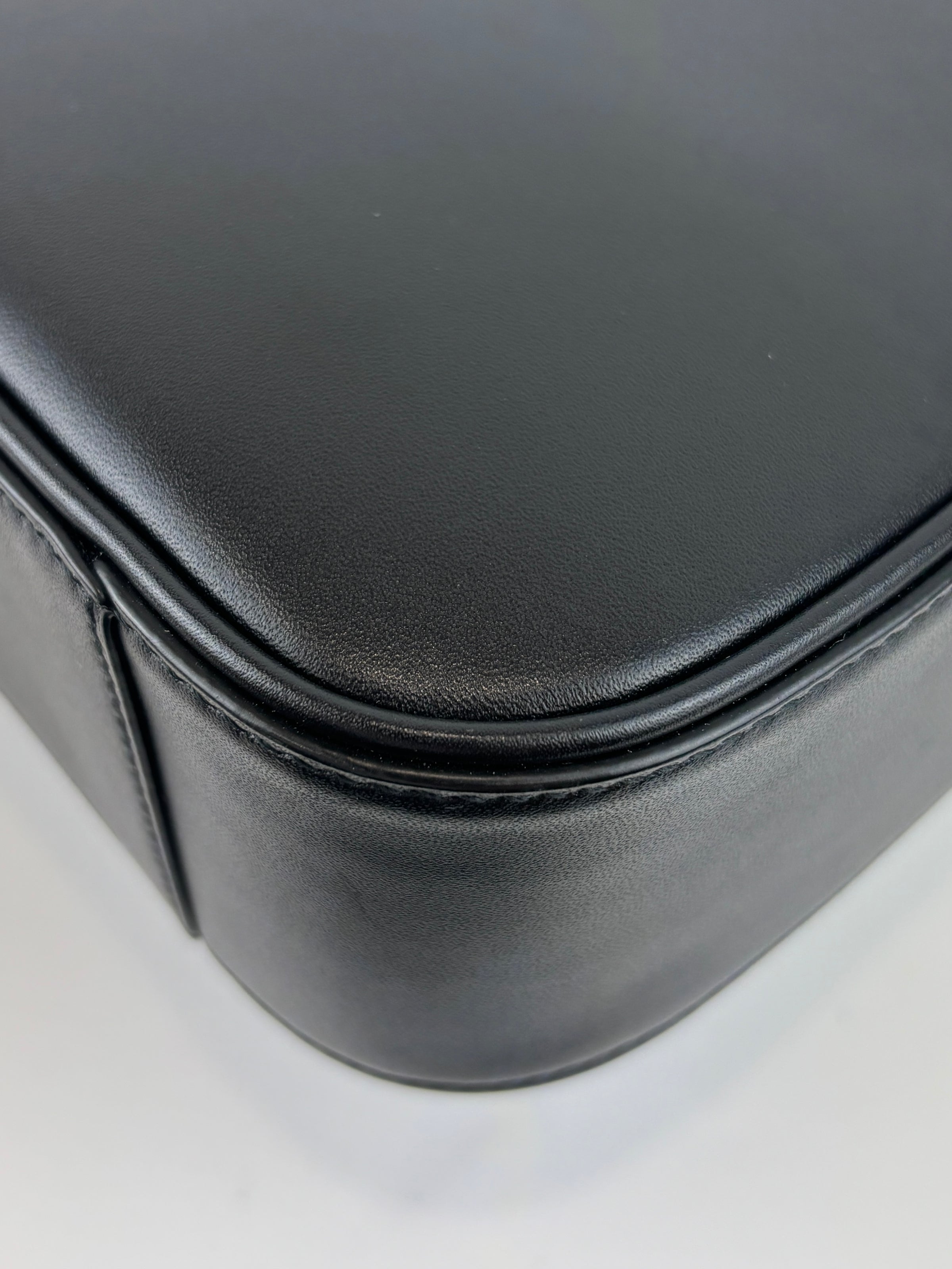Saint Laurent Le 5 A 7 in Black Smooth Leather