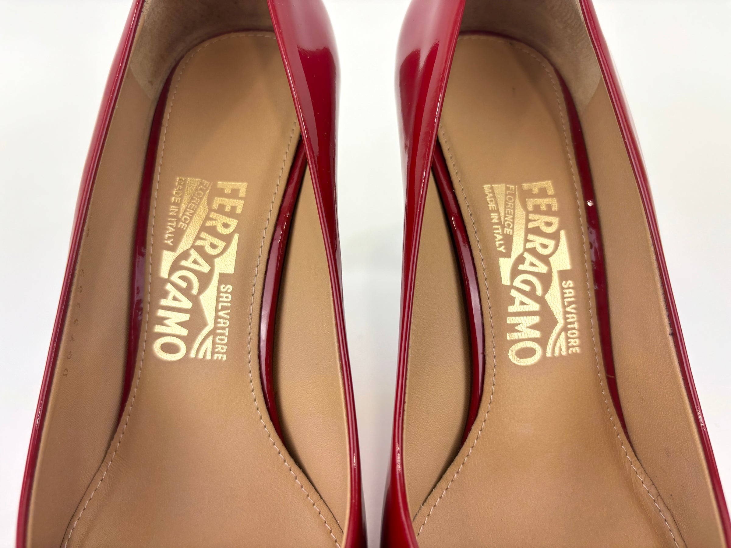 Vara Bow Pimpa in Rosso Patent Calfskin Size 8 - Glampot