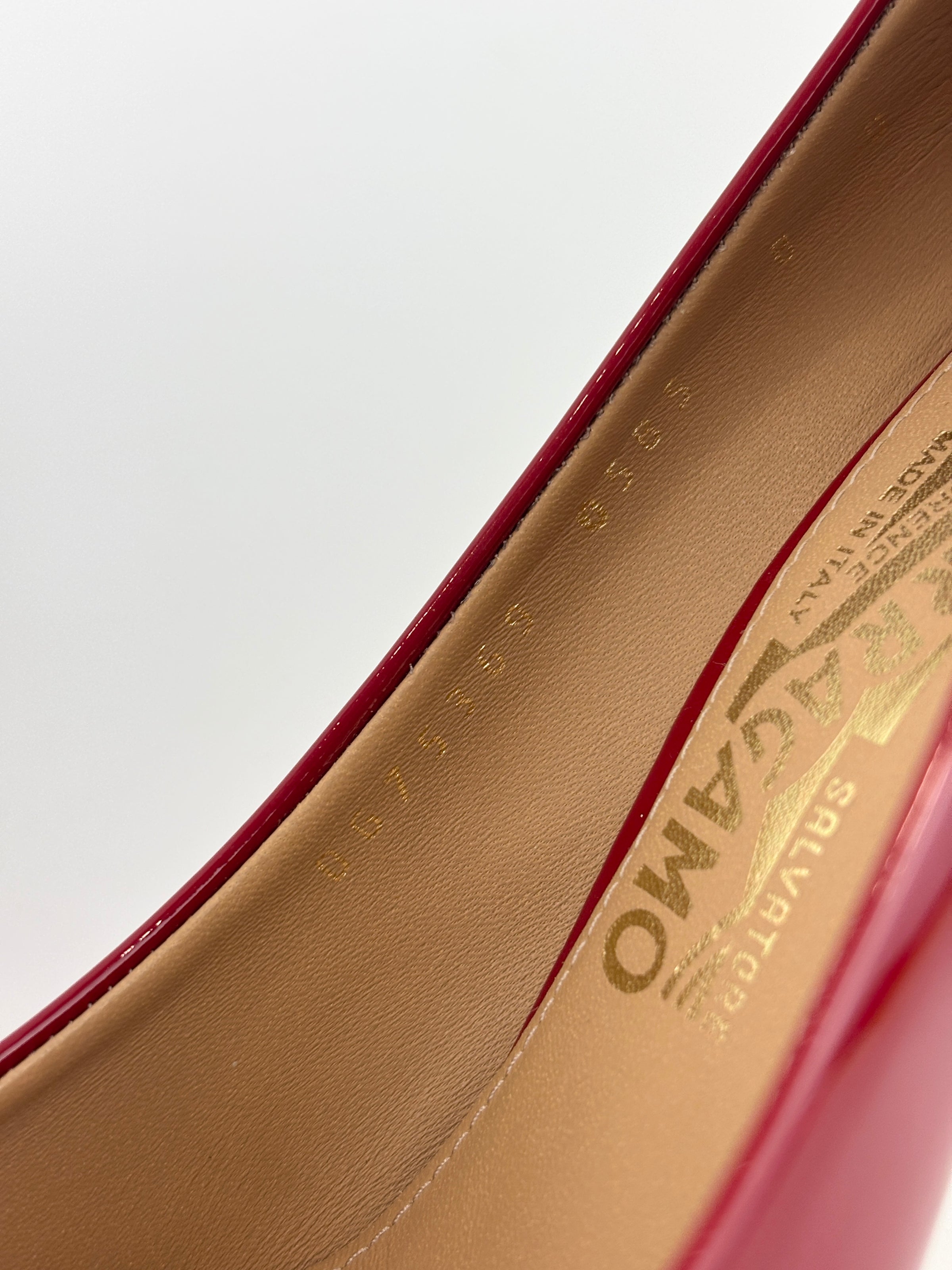 Vara Bow Pimpa in Rosso Patent Calfskin Size 8 - Glampot