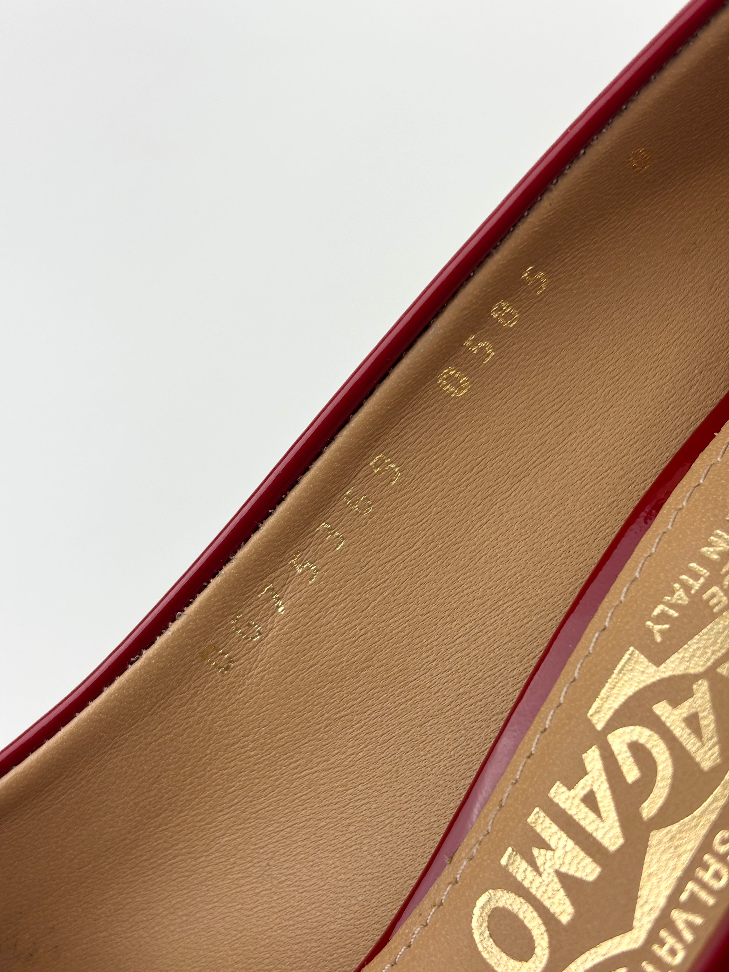 Vara Bow Pimpa in Rosso Patent Calfskin Size 8 - Glampot