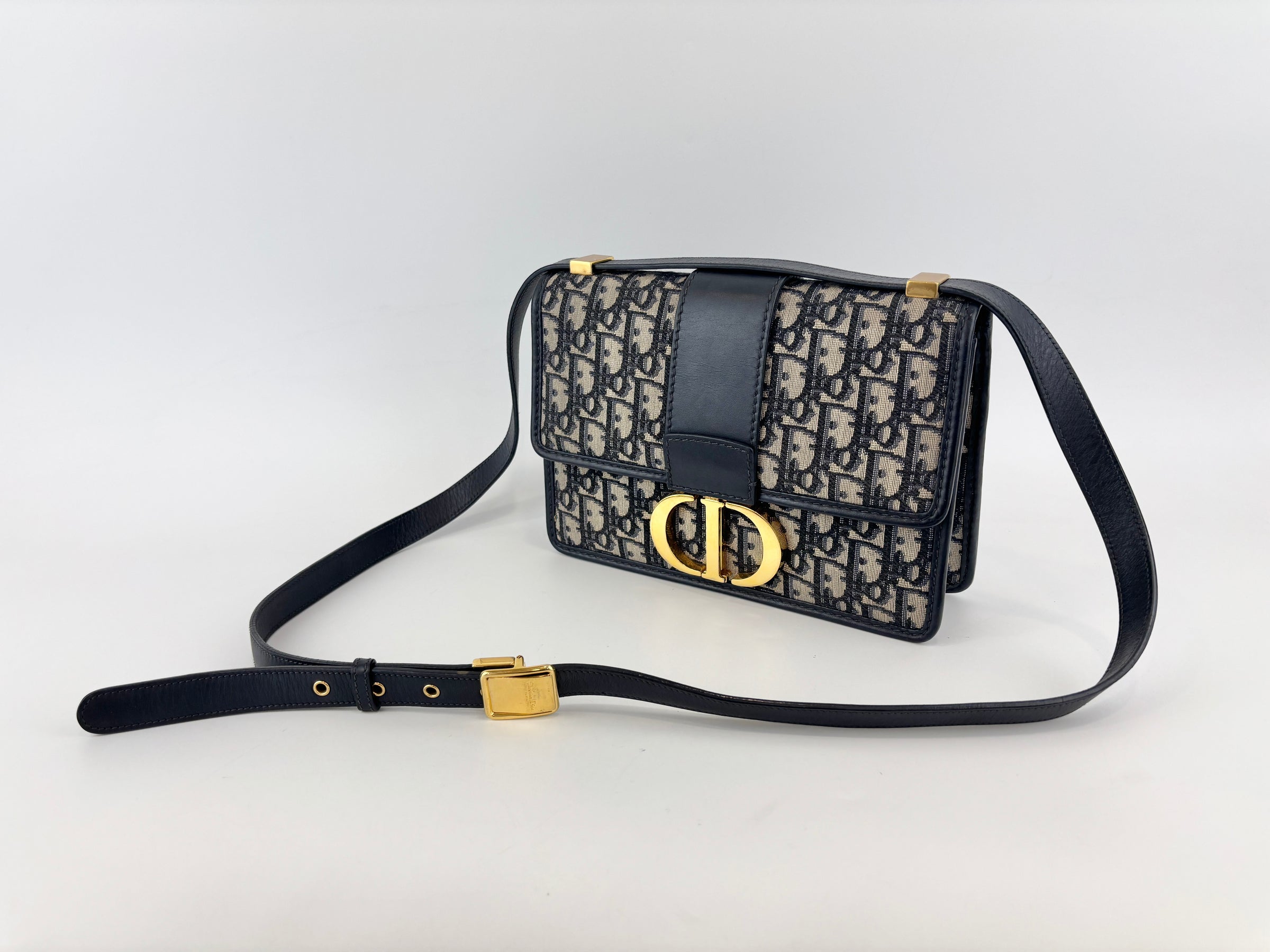 Montaigne 30 in Blue Oblique Jacquard