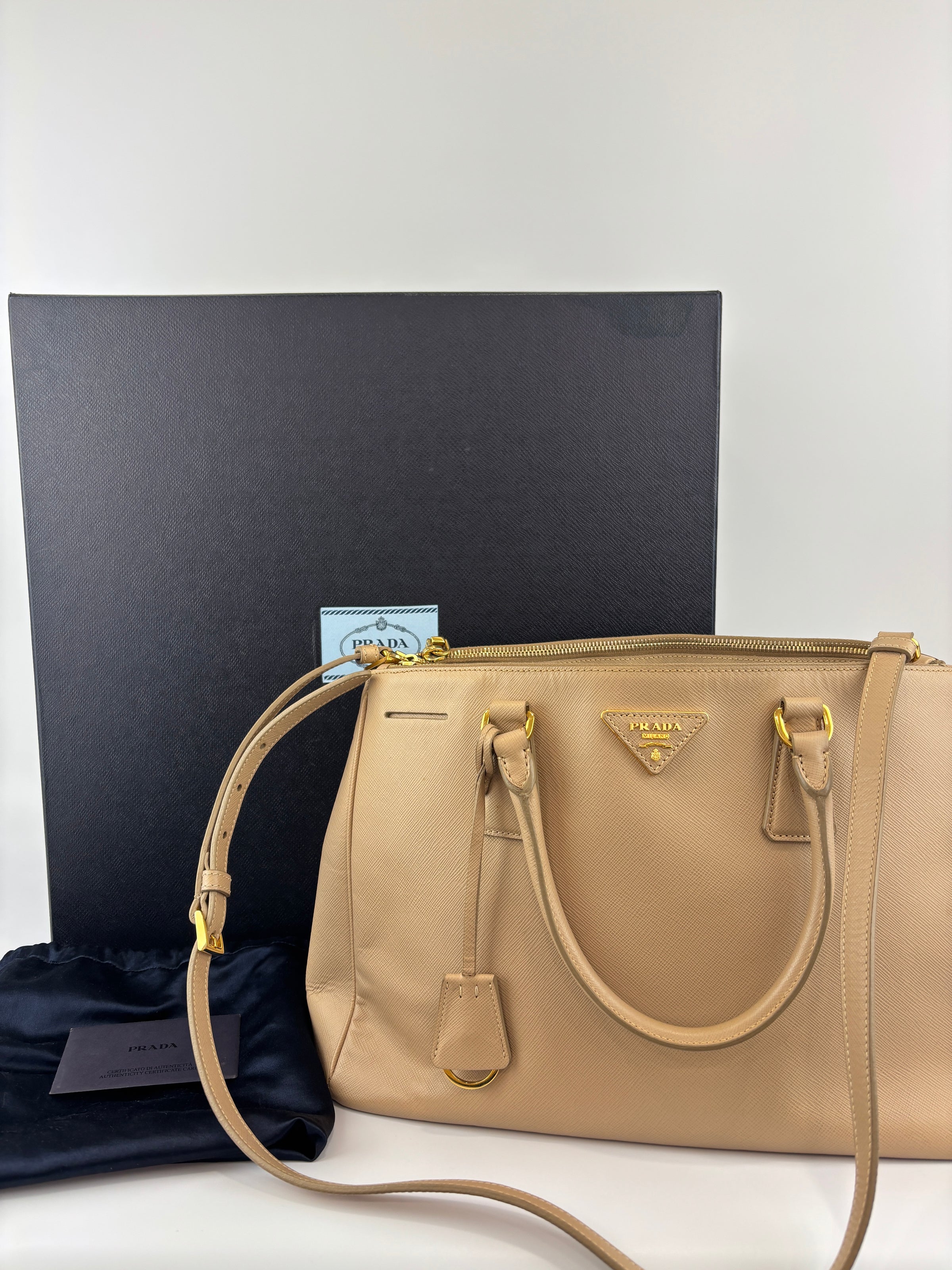 BN2274 Saffiano Lux Tote Sabbia