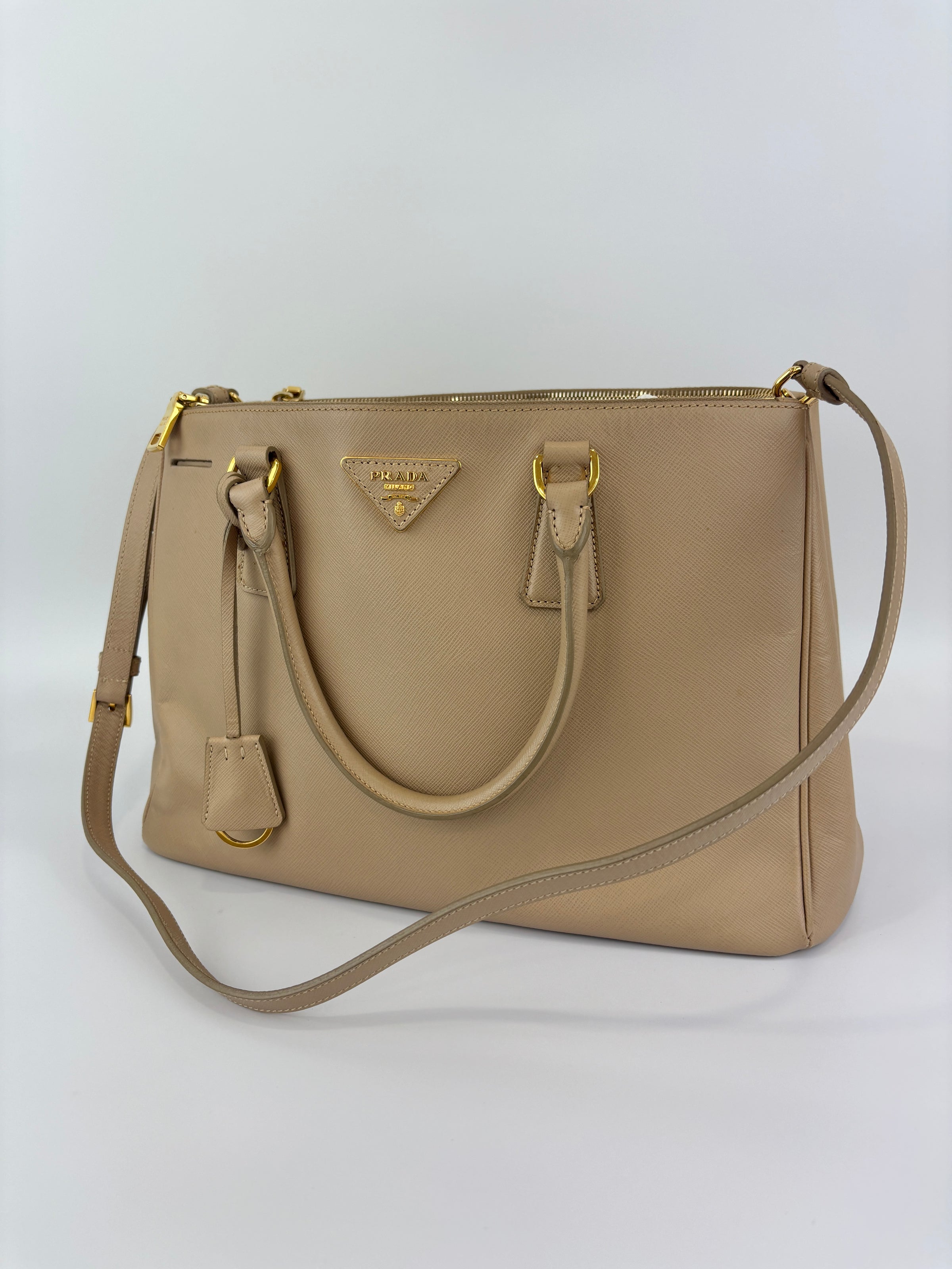 BN2274 Saffiano Lux Tote Sabbia
