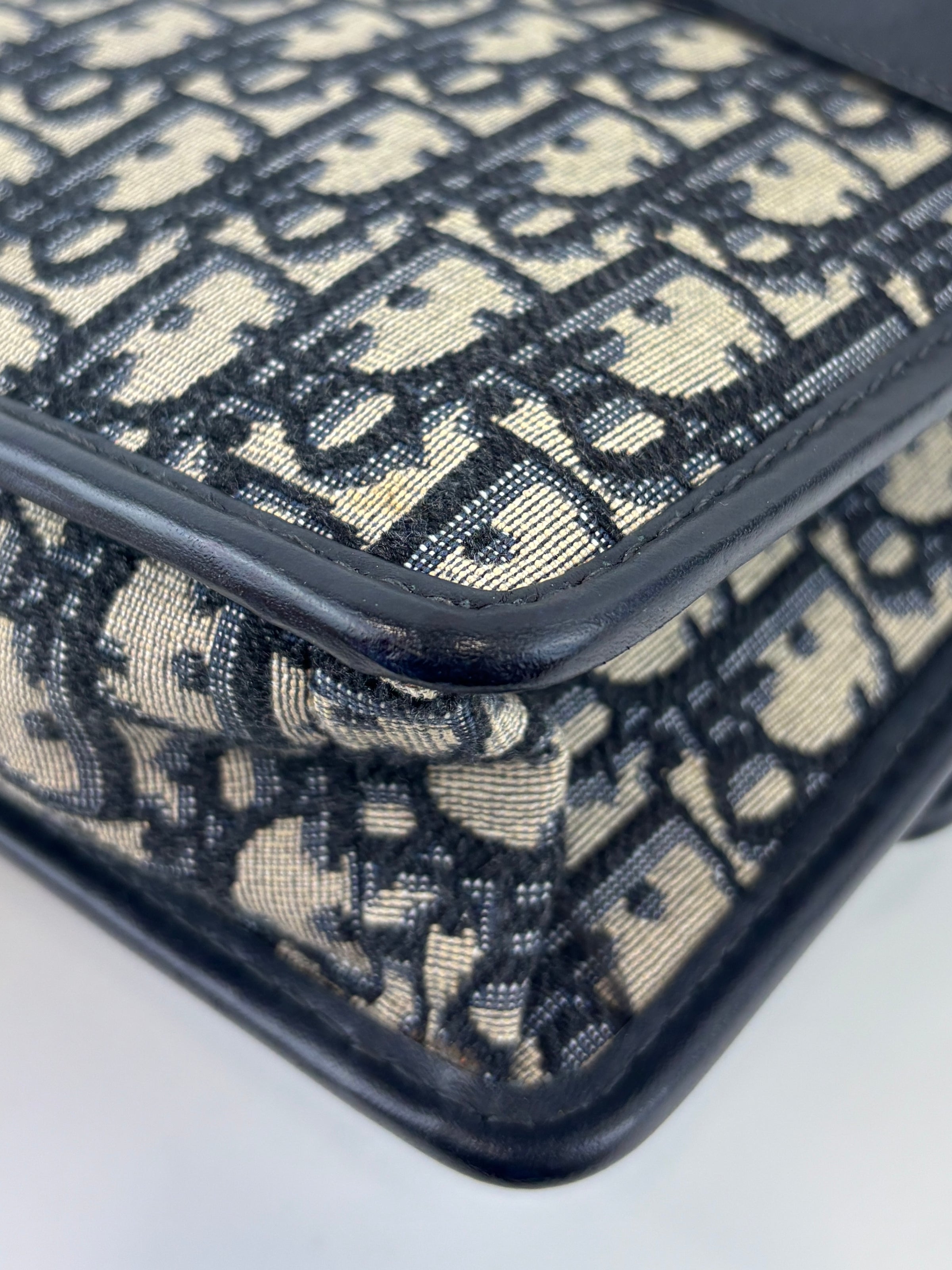 Montaigne 30 in Blue Oblique Jacquard