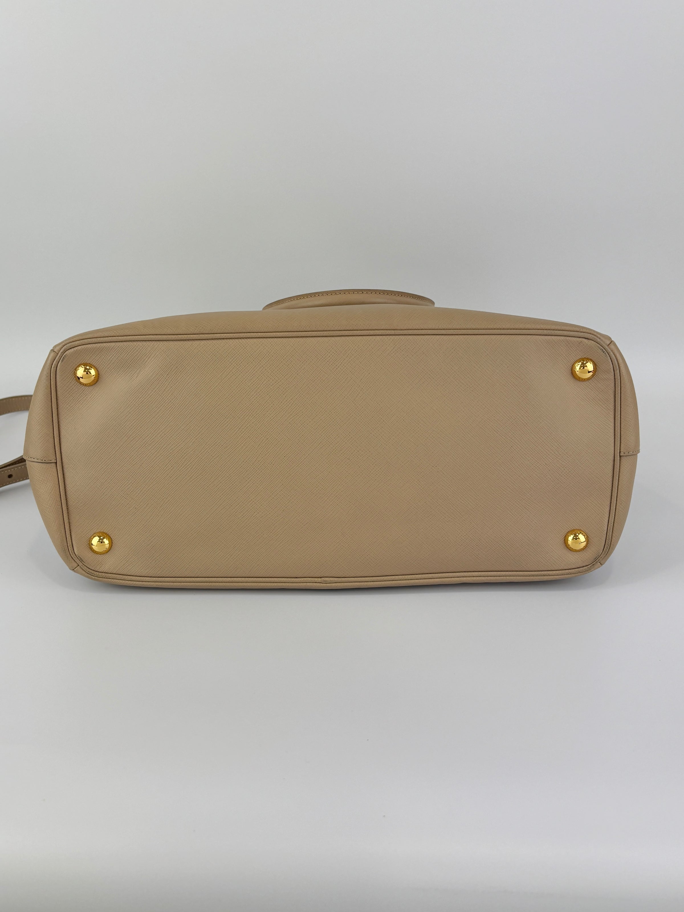 BN2274 Saffiano Lux Tote Sabbia