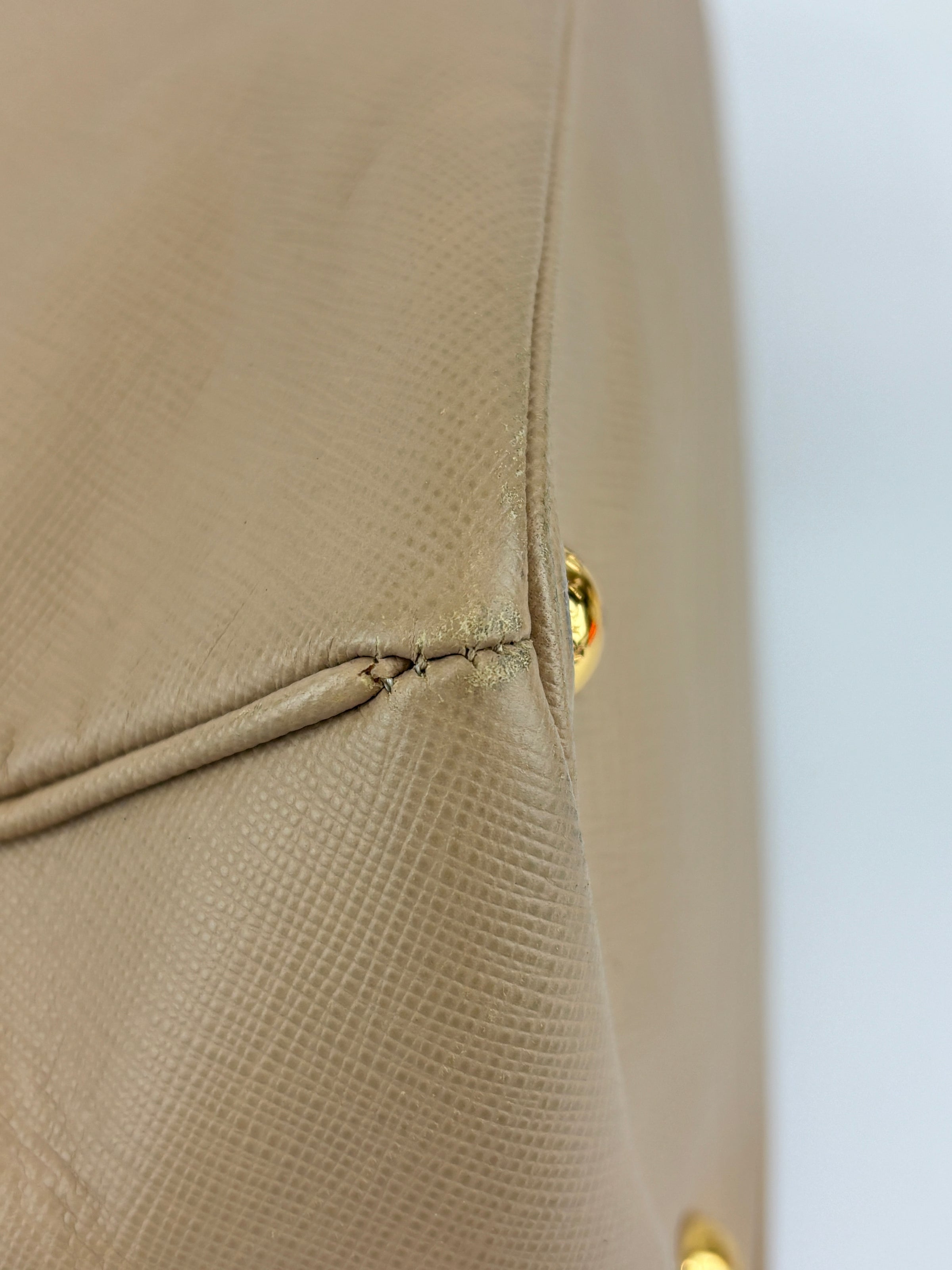 BN2274 Saffiano Lux Tote Sabbia