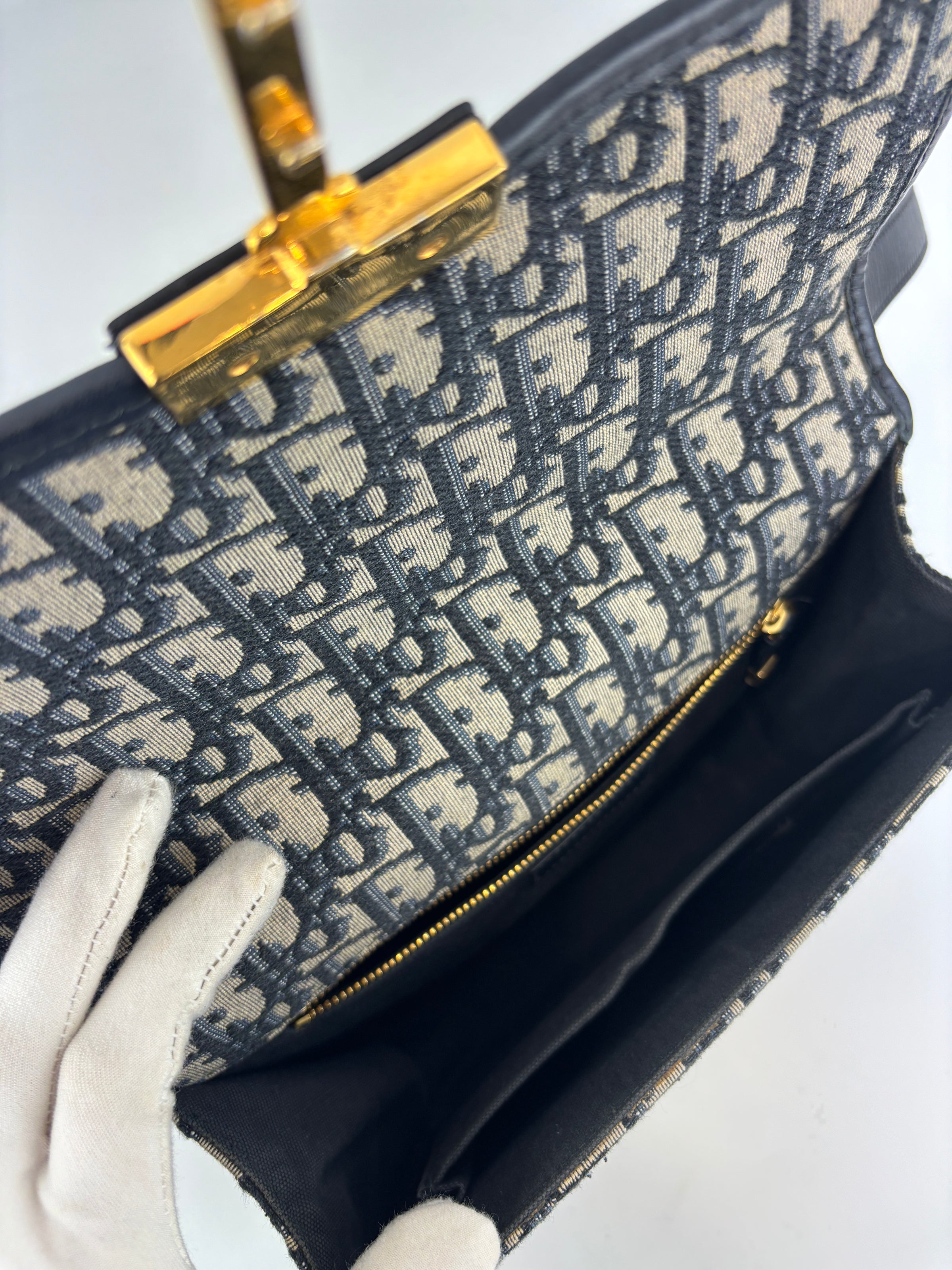 Montaigne 30 in Blue Oblique Jacquard