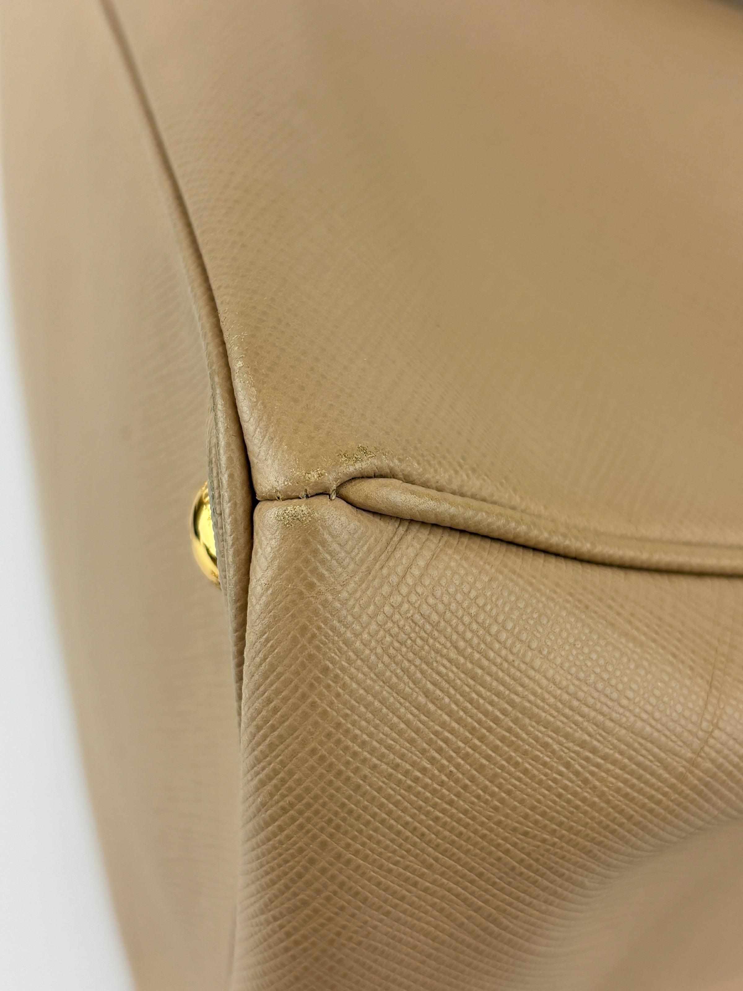 BN2274 Saffiano Lux Tote Sabbia