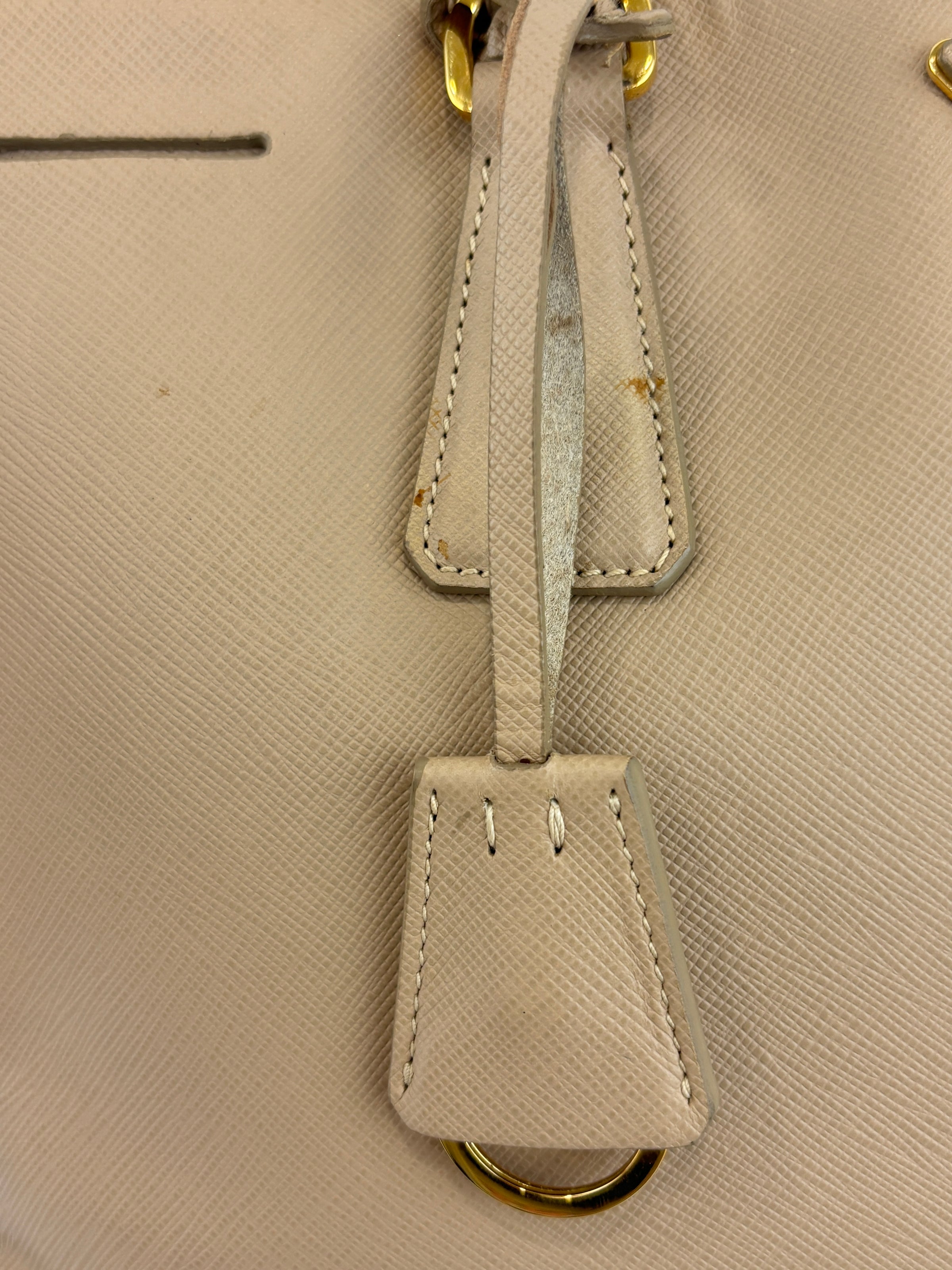 BN2274 Saffiano Lux Tote Sabbia