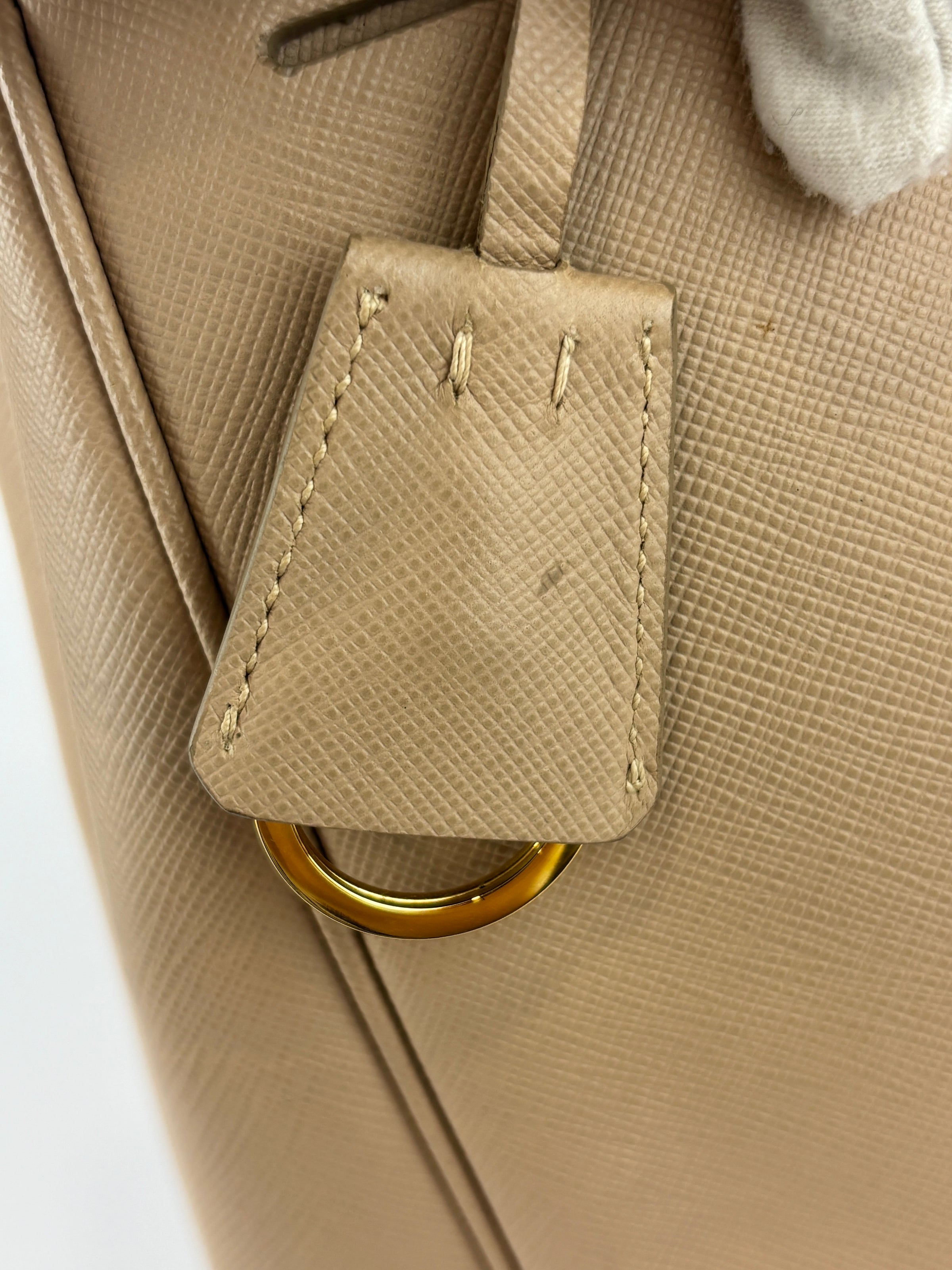 BN2274 Saffiano Lux Tote Sabbia