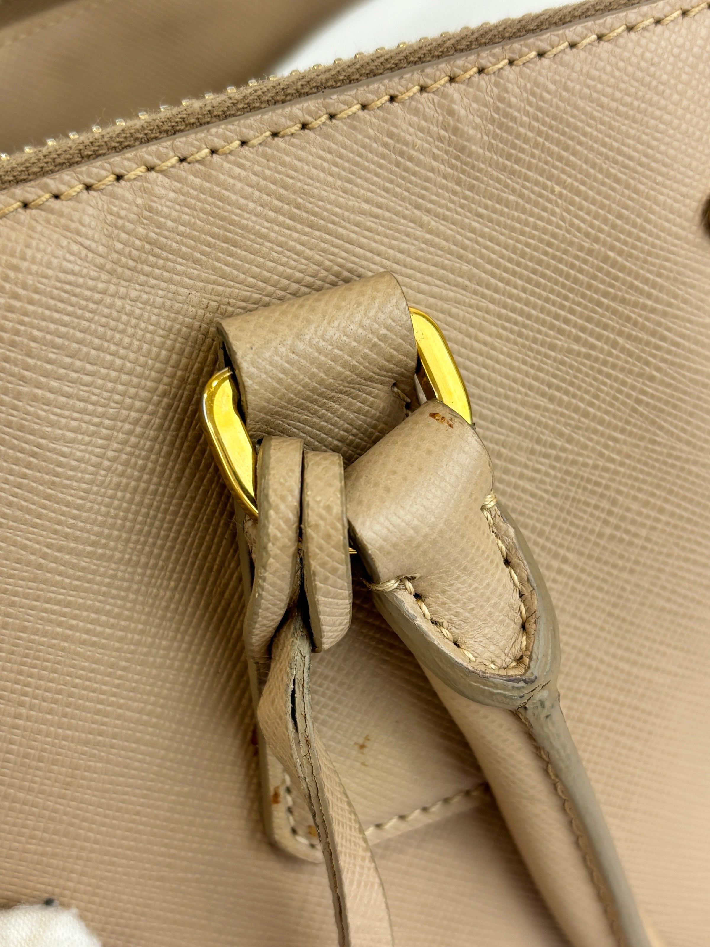 BN2274 Saffiano Lux Tote Sabbia