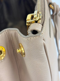 BN2274 Saffiano Lux Tote Sabbia