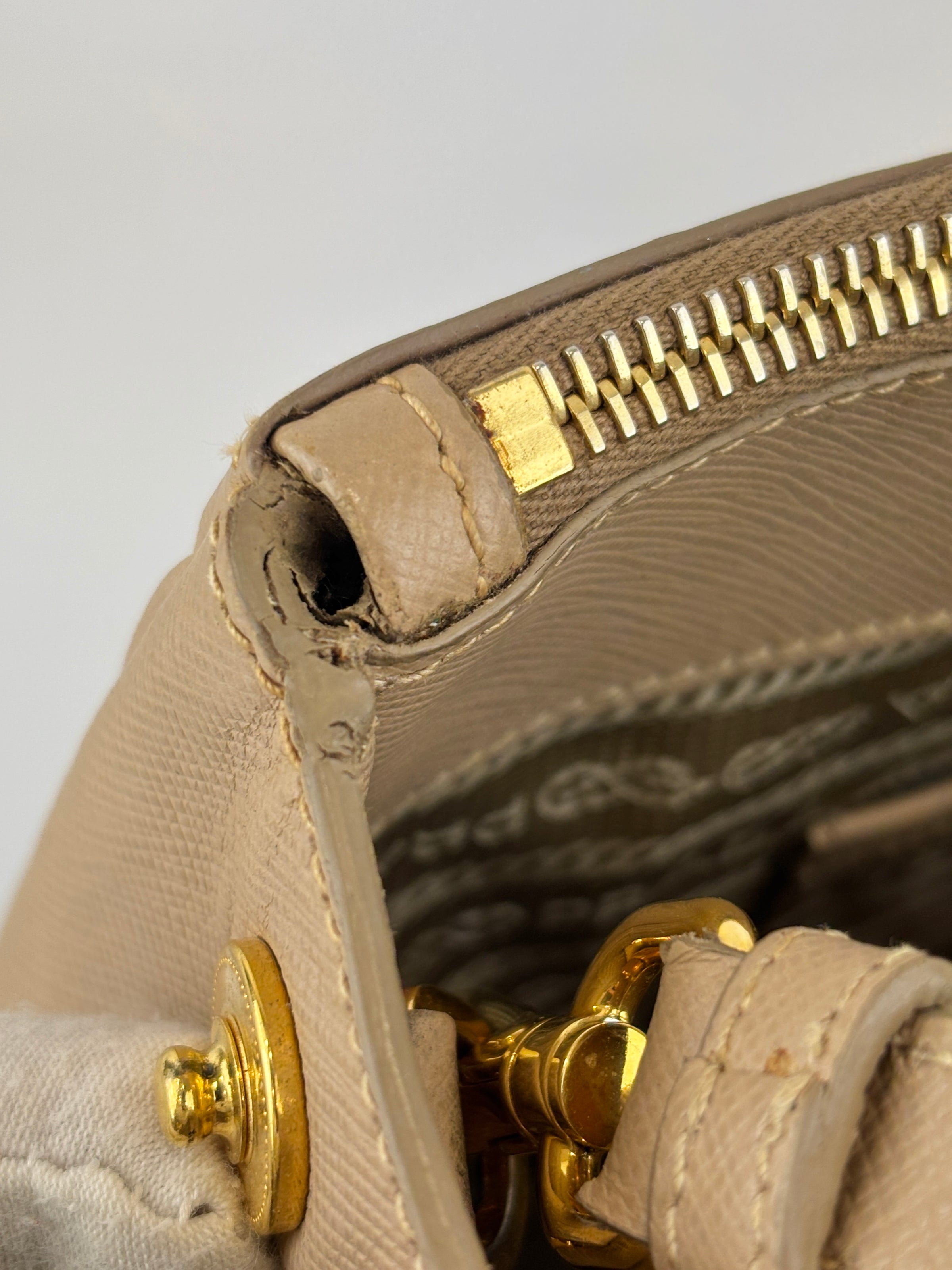BN2274 Saffiano Lux Tote Sabbia