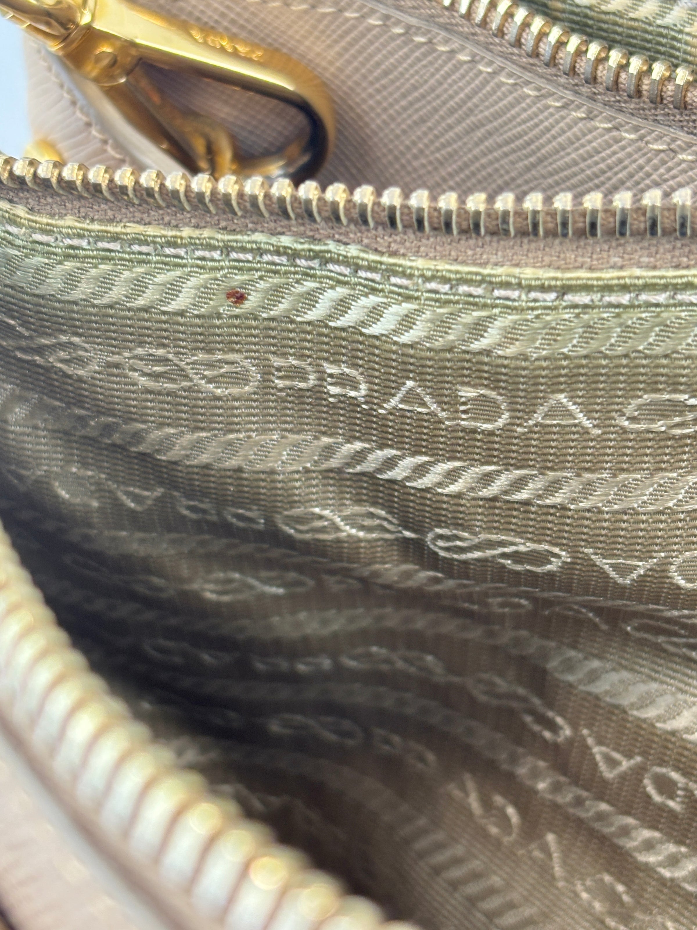 BN2274 Saffiano Lux Tote Sabbia