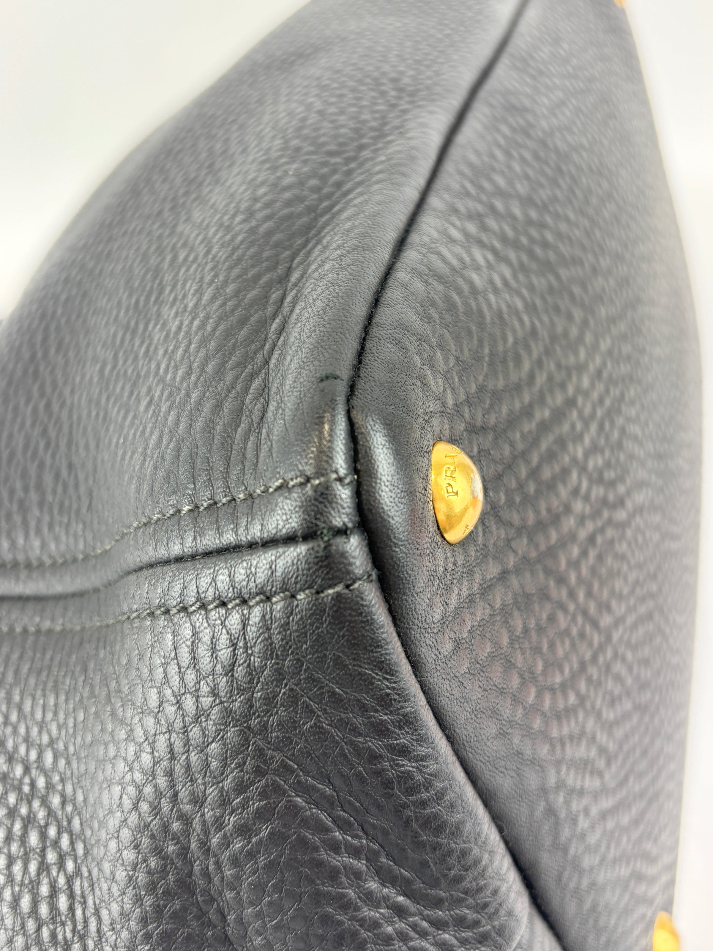 BN2534 Vitello Daino Black Pebbled Leather