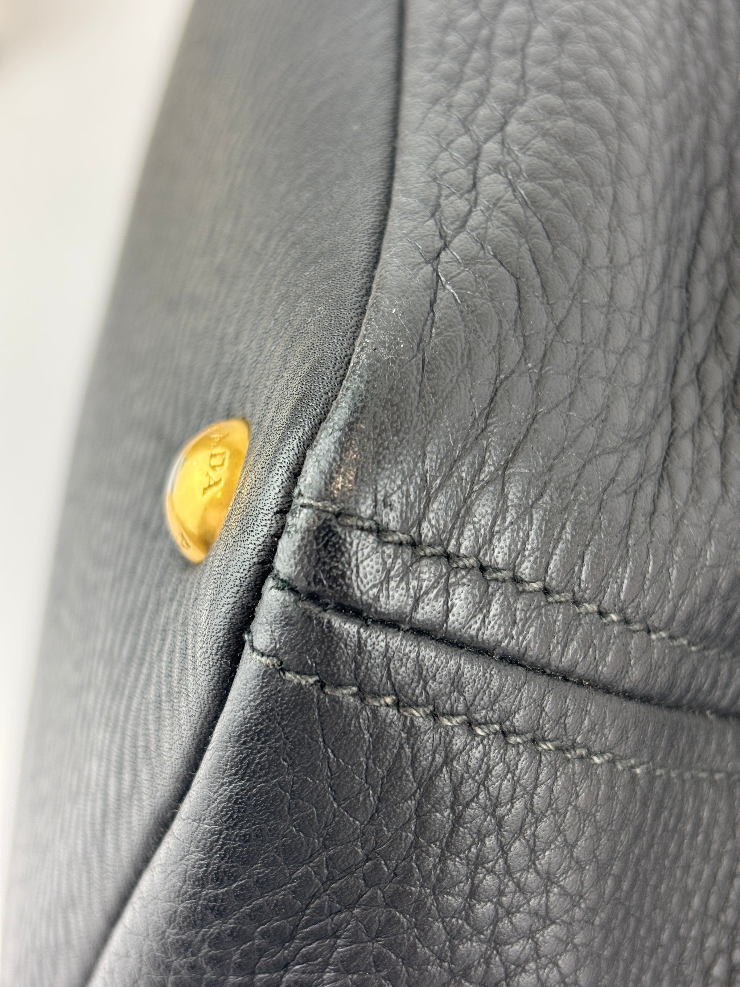 BN2534 Vitello Daino Black Pebbled Leather