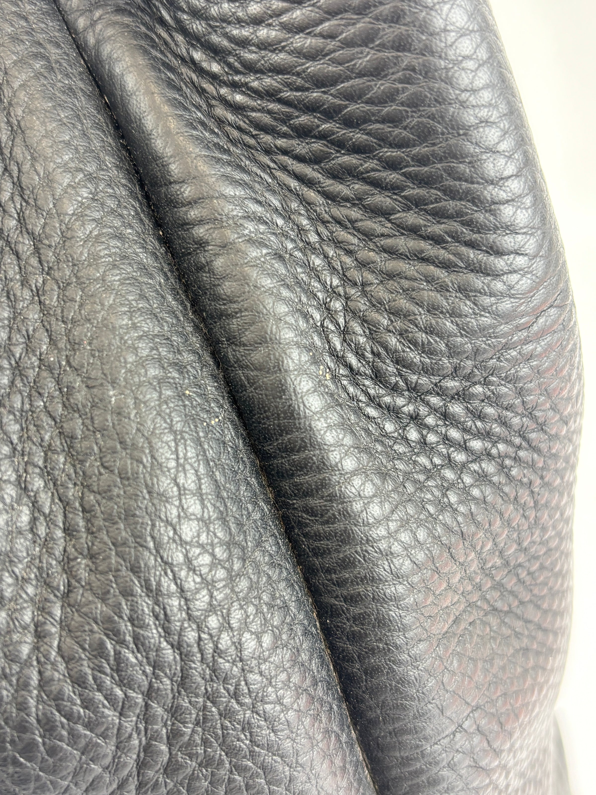 BN2534 Vitello Daino Black Pebbled Leather