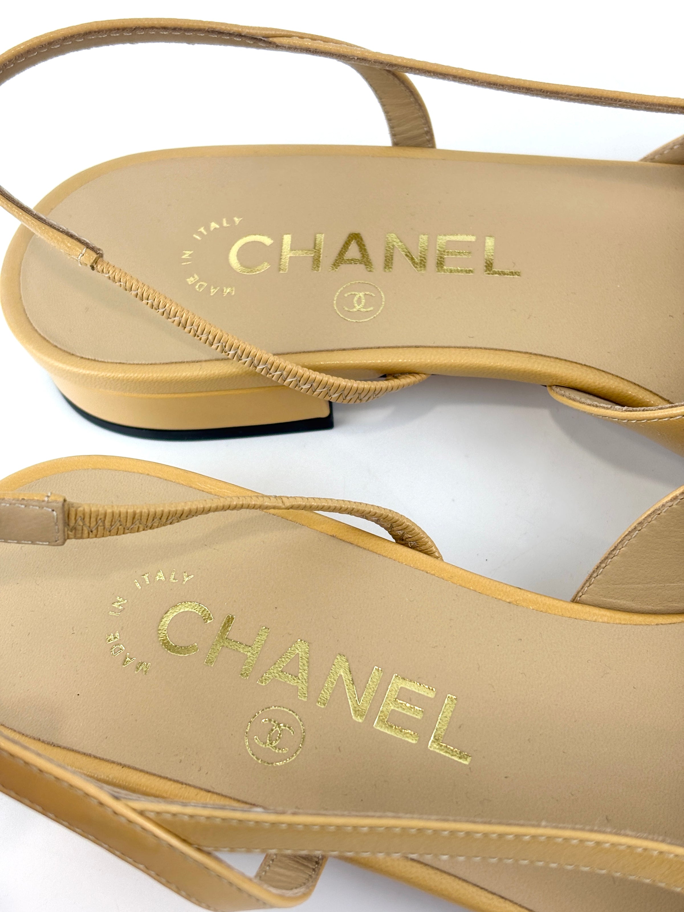 Goatskin & Grosgrain Slingbacks in Beige/Black Size 38C