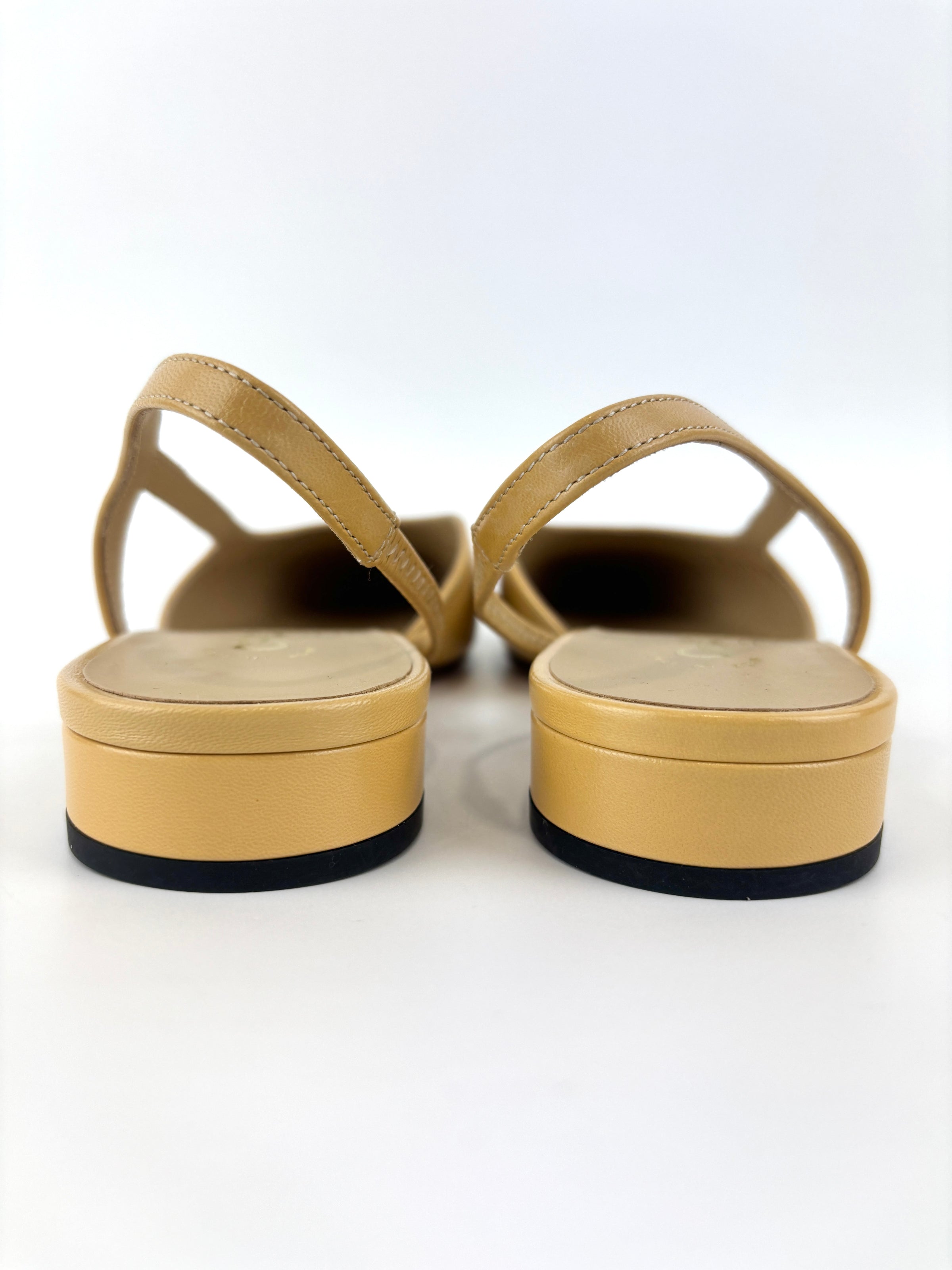 Goatskin & Grosgrain Slingbacks in Beige/Black Size 38C