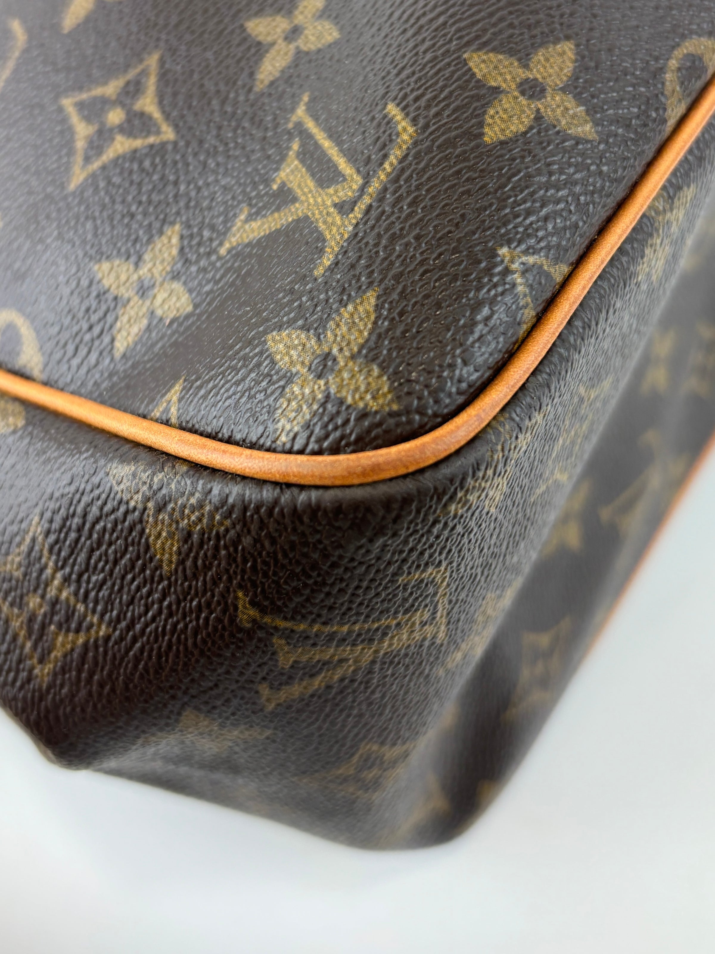 Louis Vuitton Batignolles Vertical Monogram Canvas Bag
