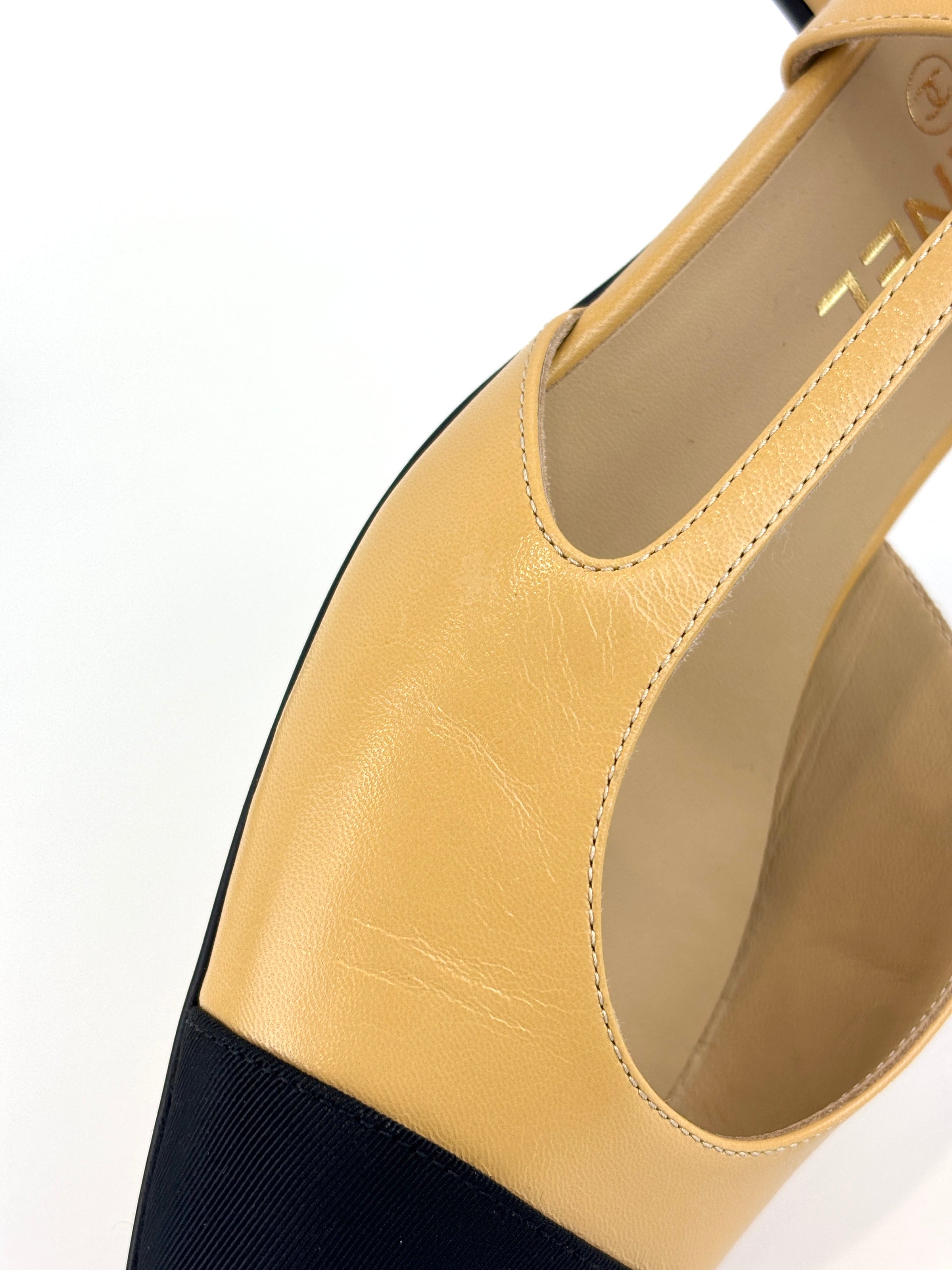 Goatskin & Grosgrain Slingbacks in Beige/Black Size 38C