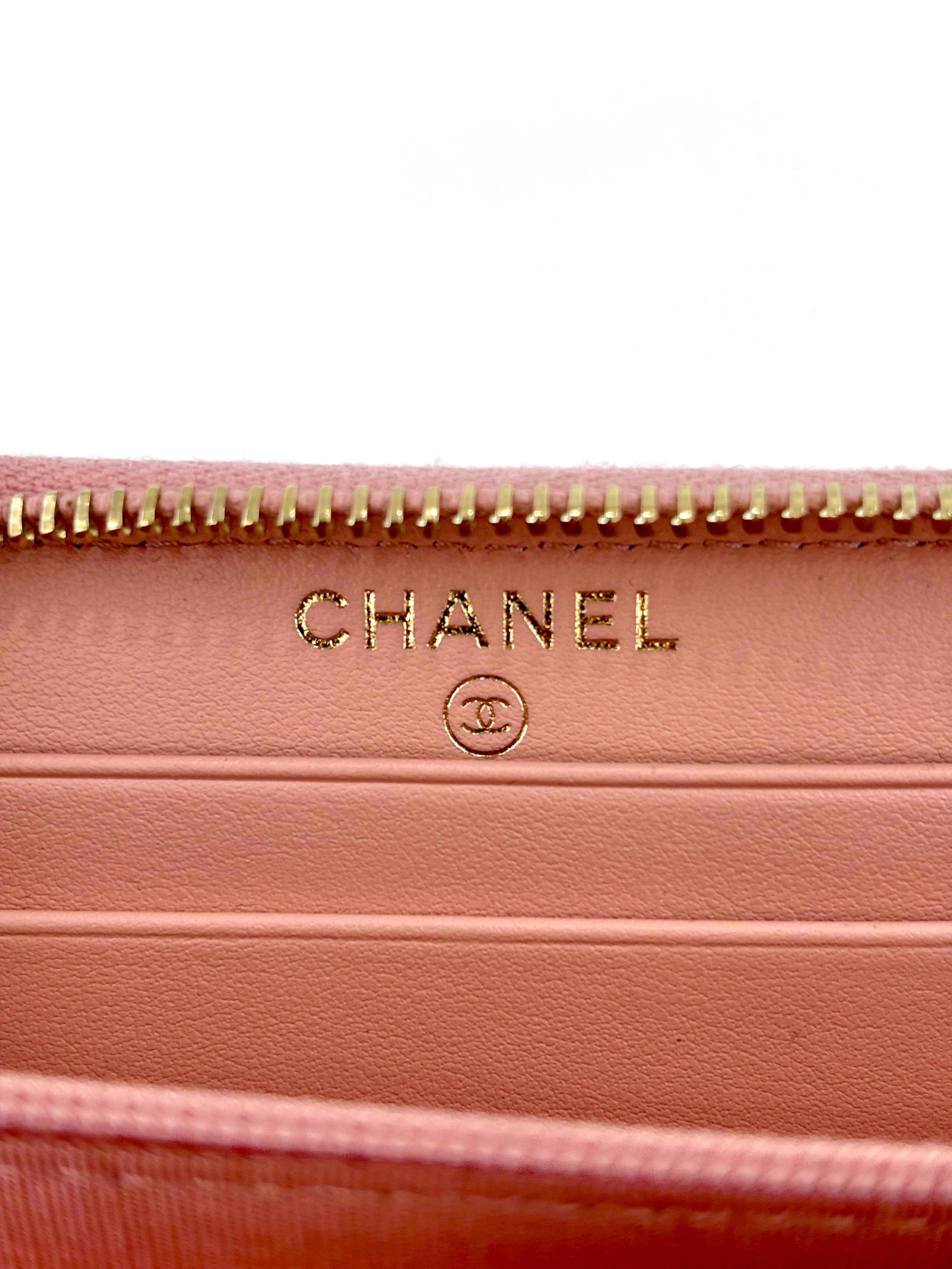 19 Zip Around Long Wallet Quilted Lambskin in Light Pink GHW