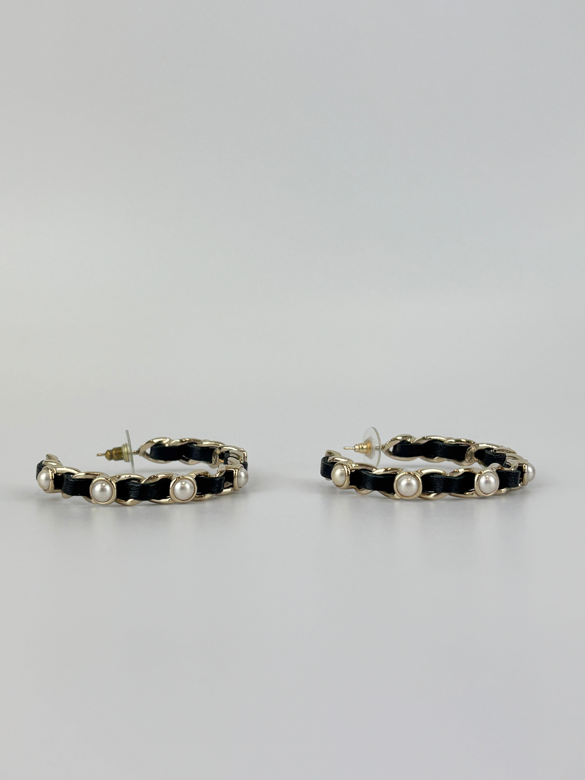 AB2674 Black Woven Lambskin Gold Faux Pearl Chain Hoop Earrings