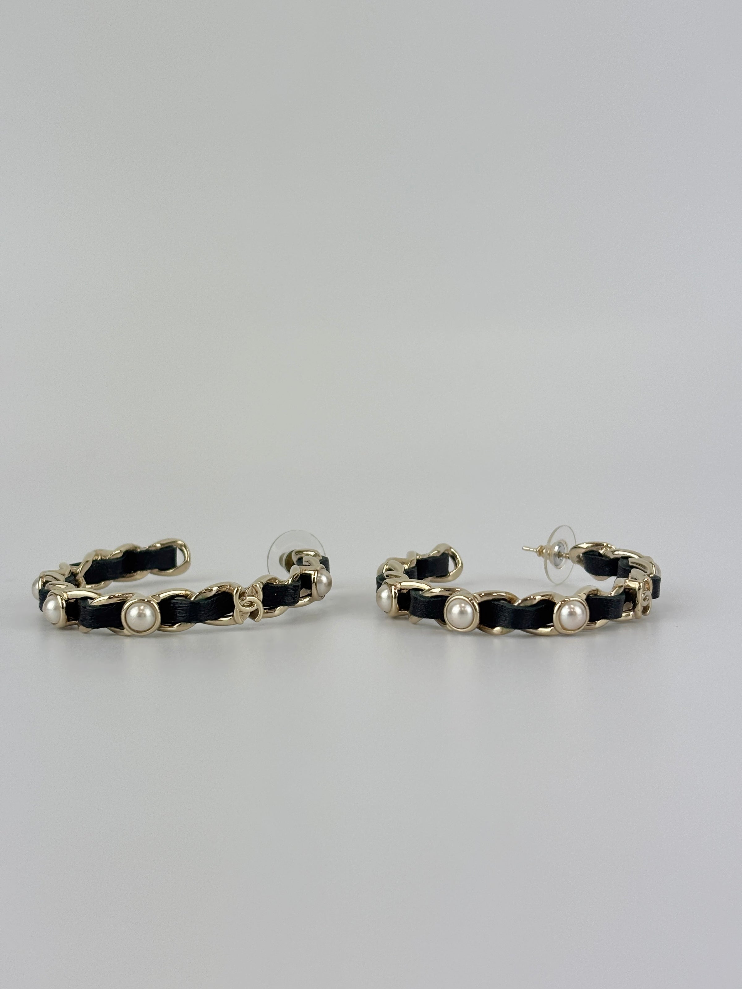 AB2674 Black Woven Lambskin Gold Faux Pearl Chain Hoop Earrings