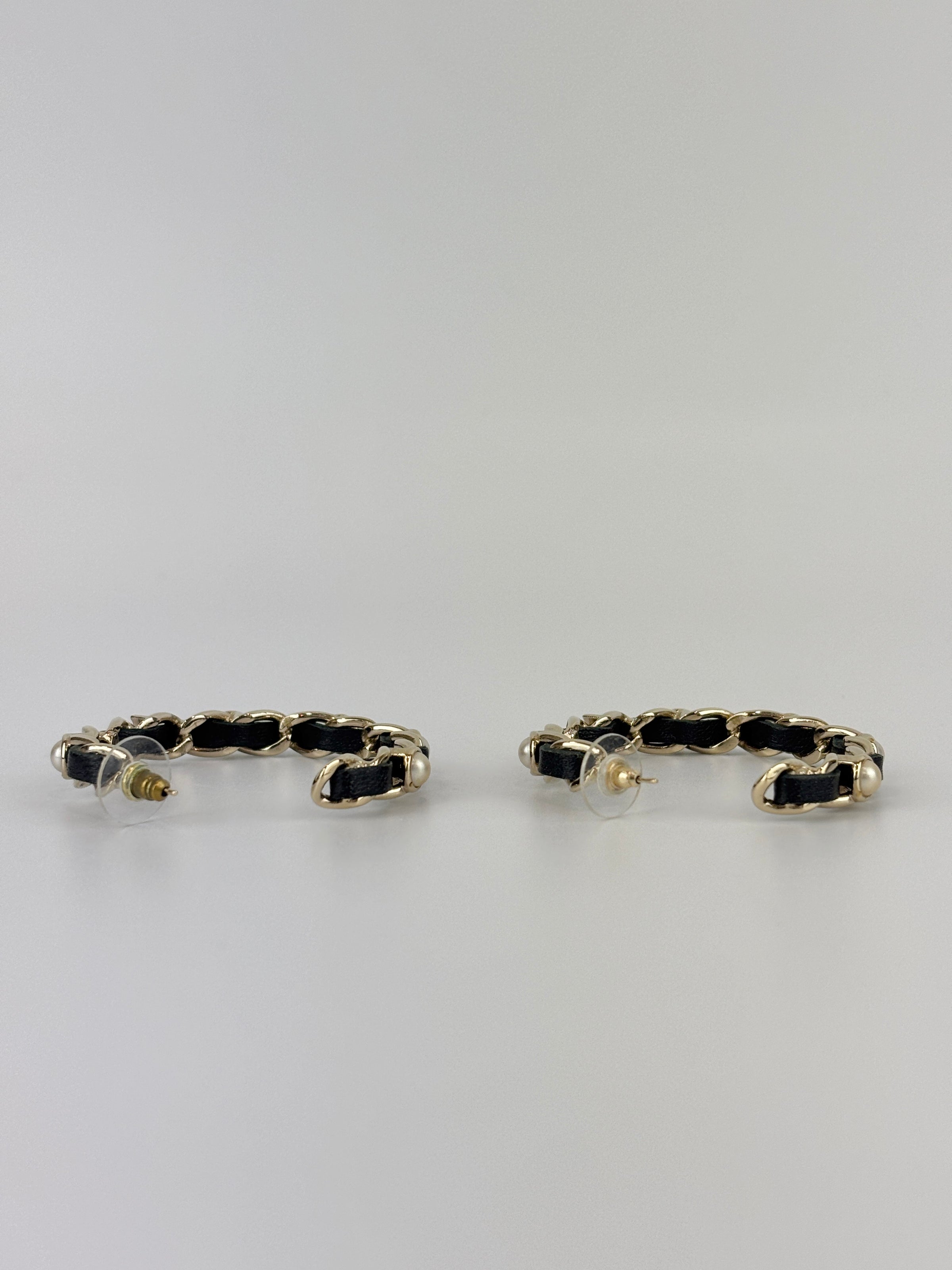AB2674 Black Woven Lambskin Gold Faux Pearl Chain Hoop Earrings
