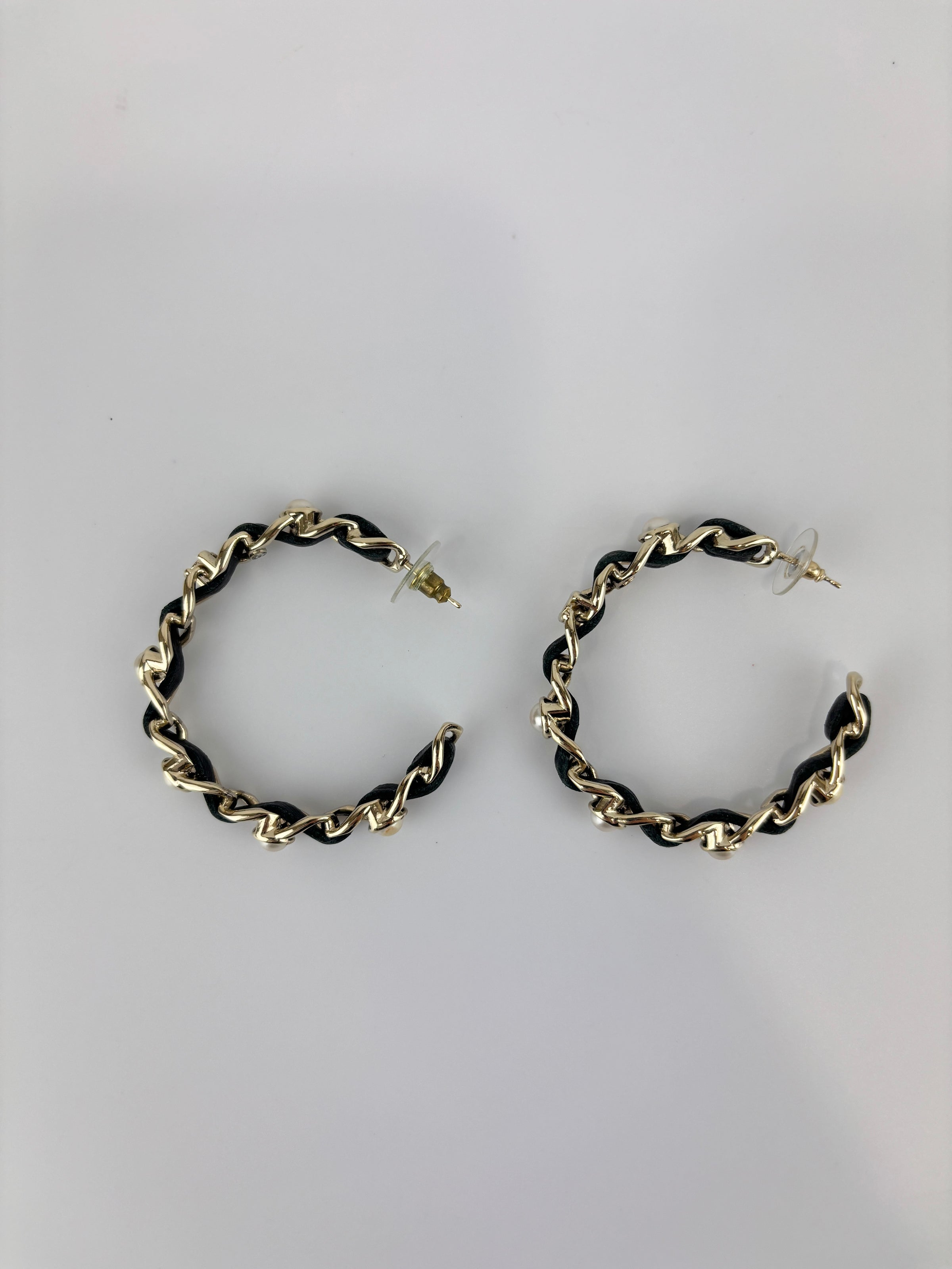 AB2674 Black Woven Lambskin Gold Faux Pearl Chain Hoop Earrings