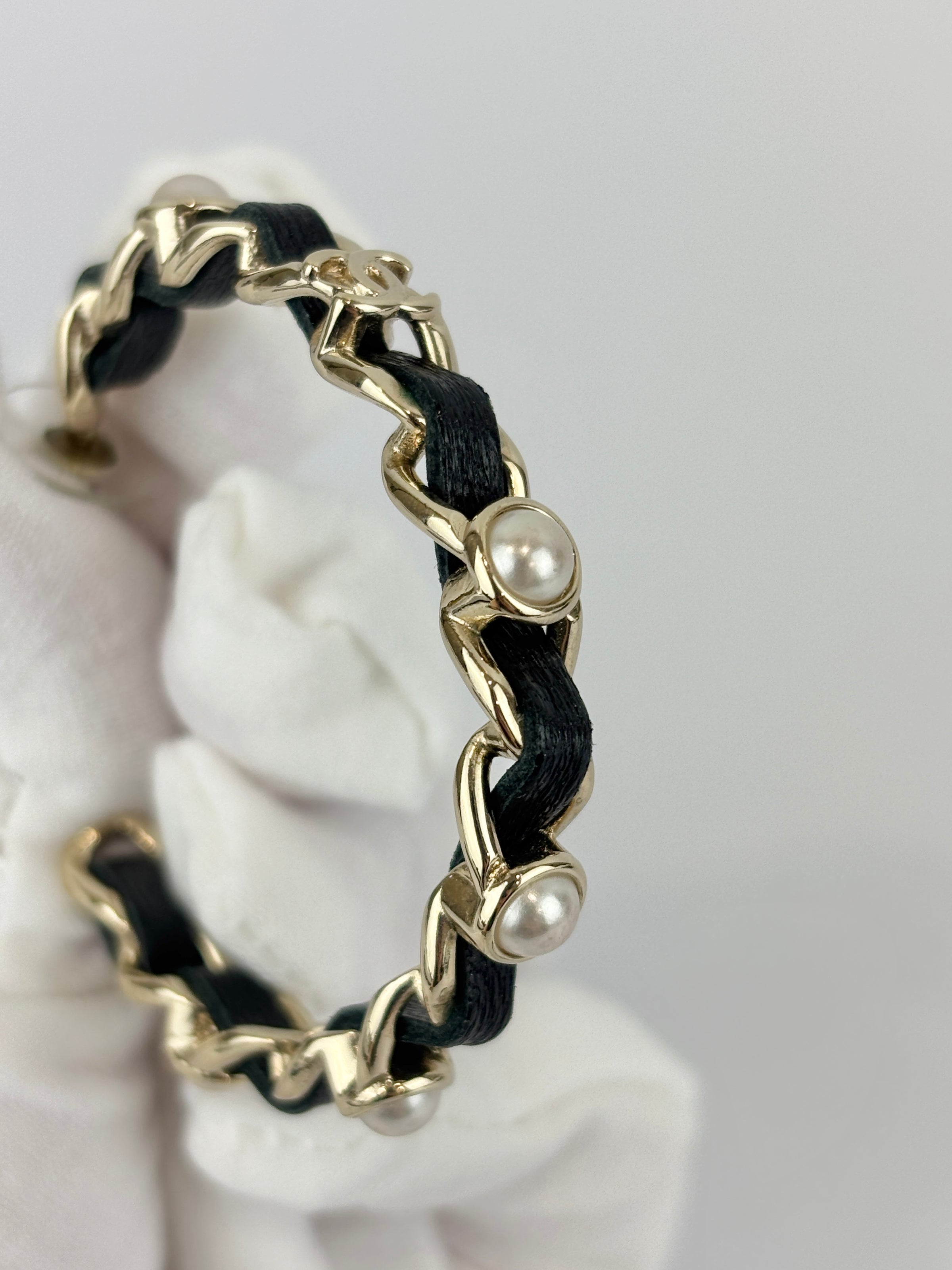 AB2674 Black Woven Lambskin Gold Faux Pearl Chain Hoop Earrings