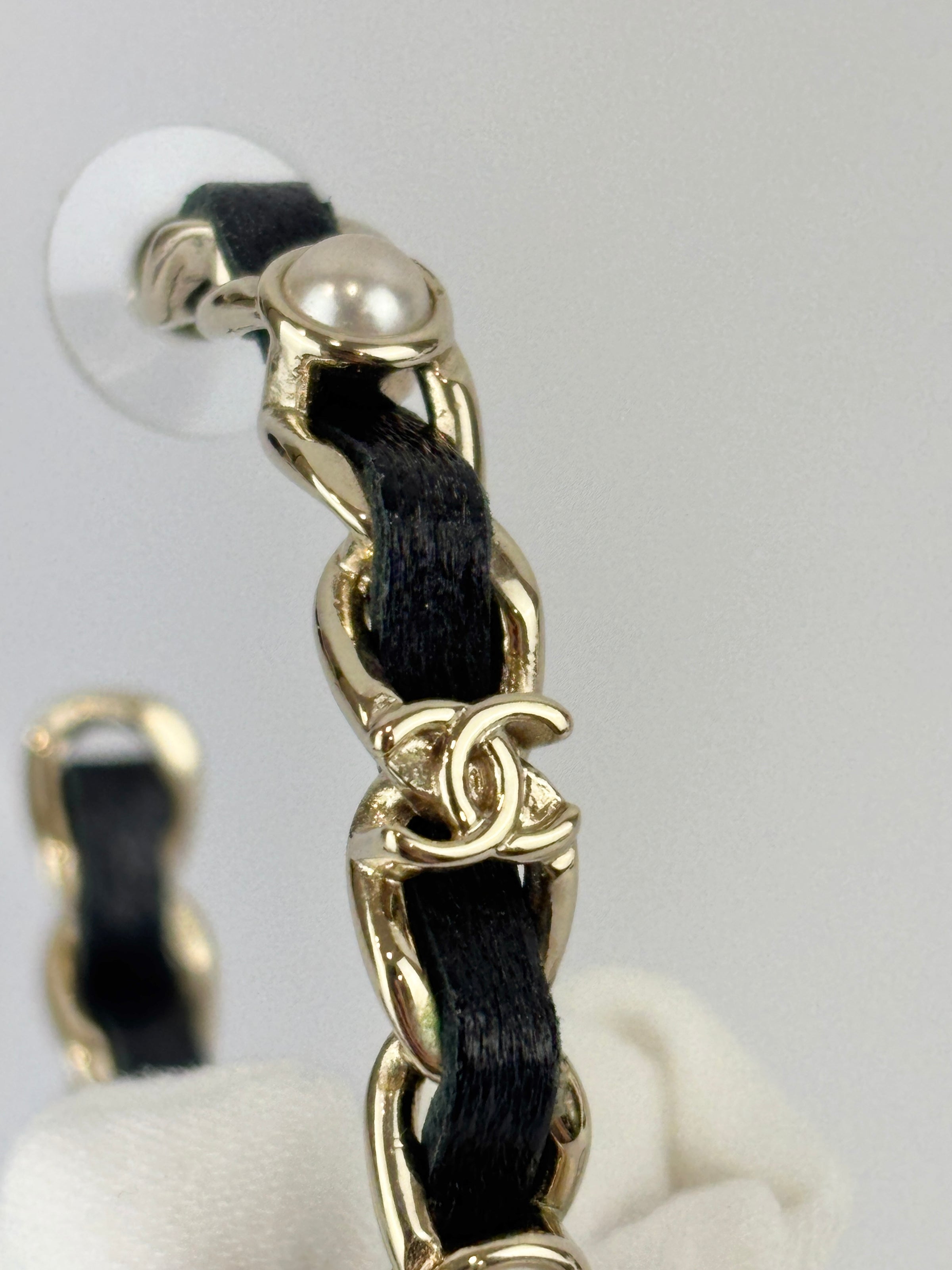 AB2674 Black Woven Lambskin Gold Faux Pearl Chain Hoop Earrings