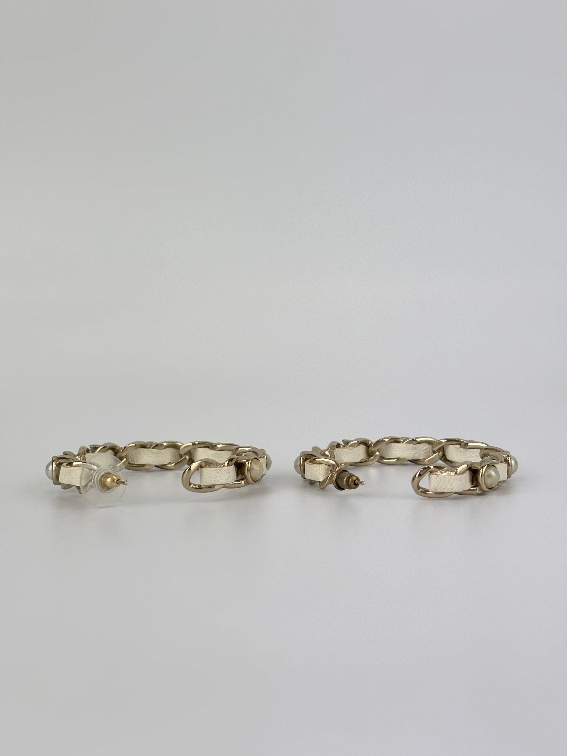 AB2674 White Woven Lambskin Gold Faux Pearl Chain Hoop Earrings