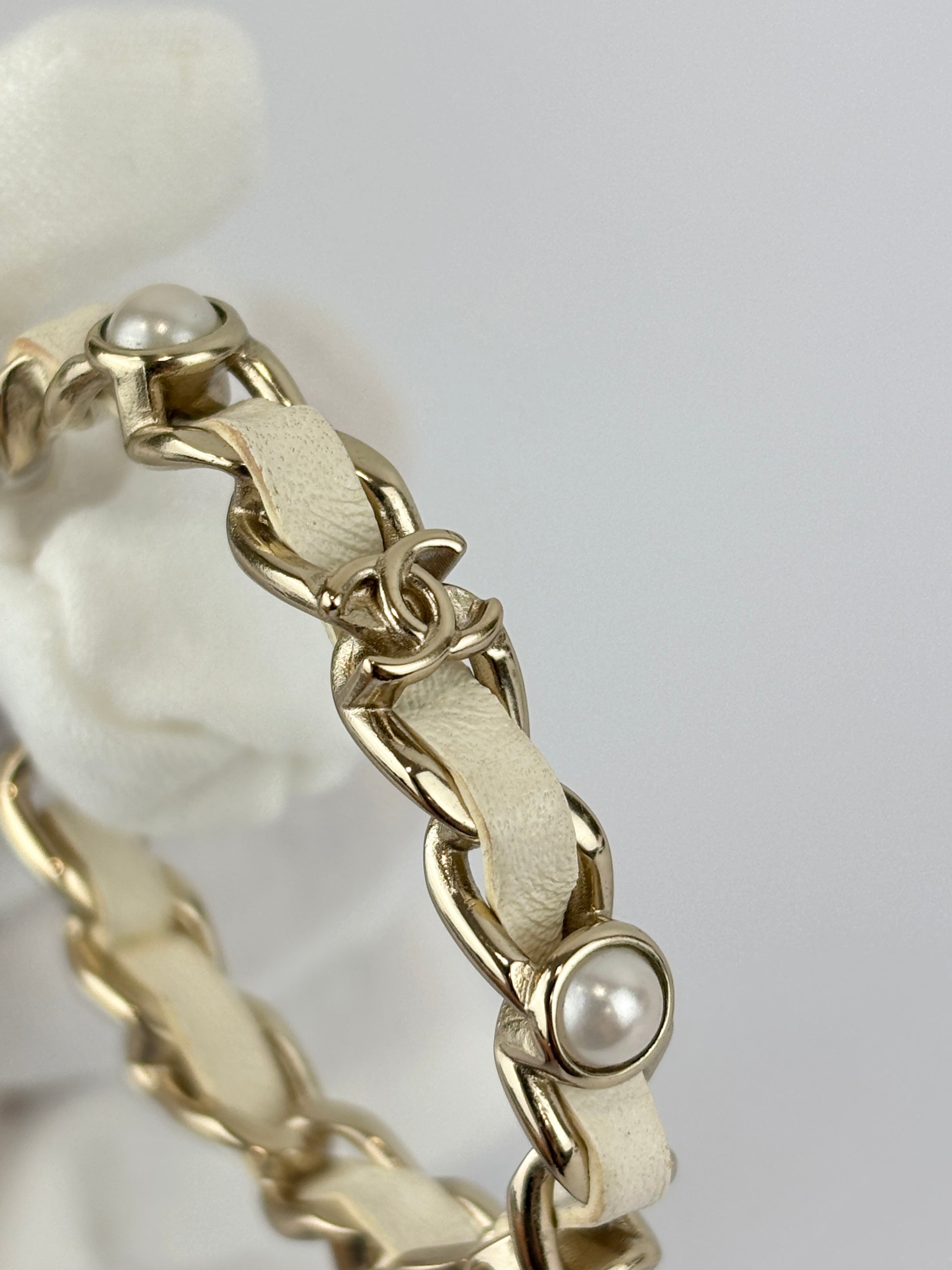 AB2674 White Woven Lambskin Gold Faux Pearl Chain Hoop Earrings