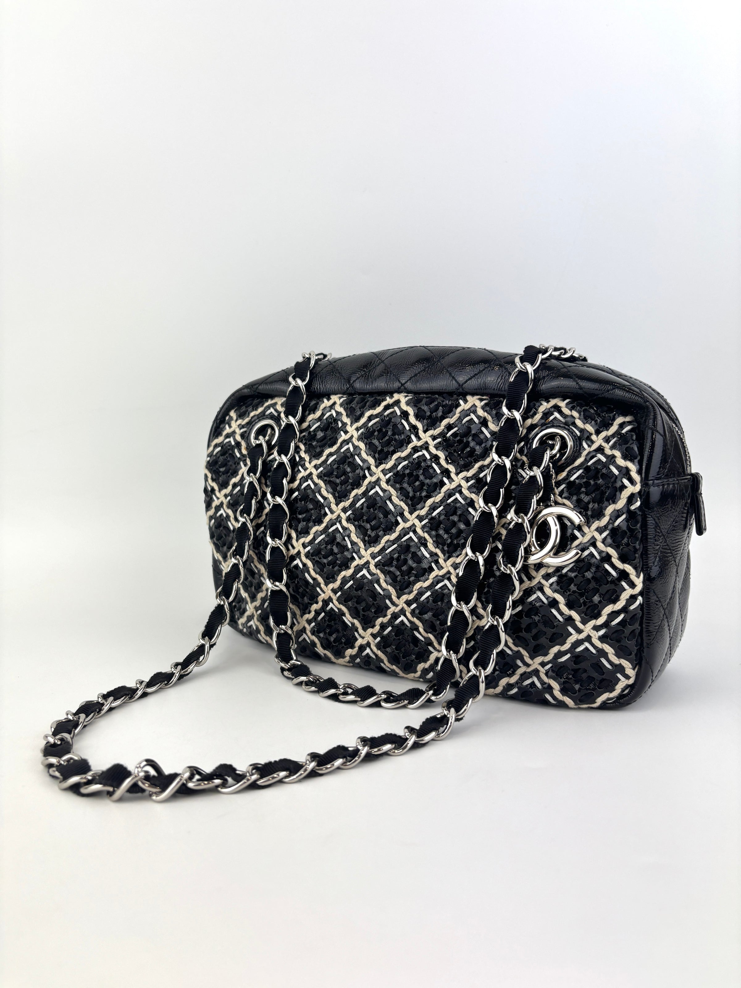 11P A50373 Black Crinkled Patent Camera Bag with Giant Stitch Details SHW - Glampot
