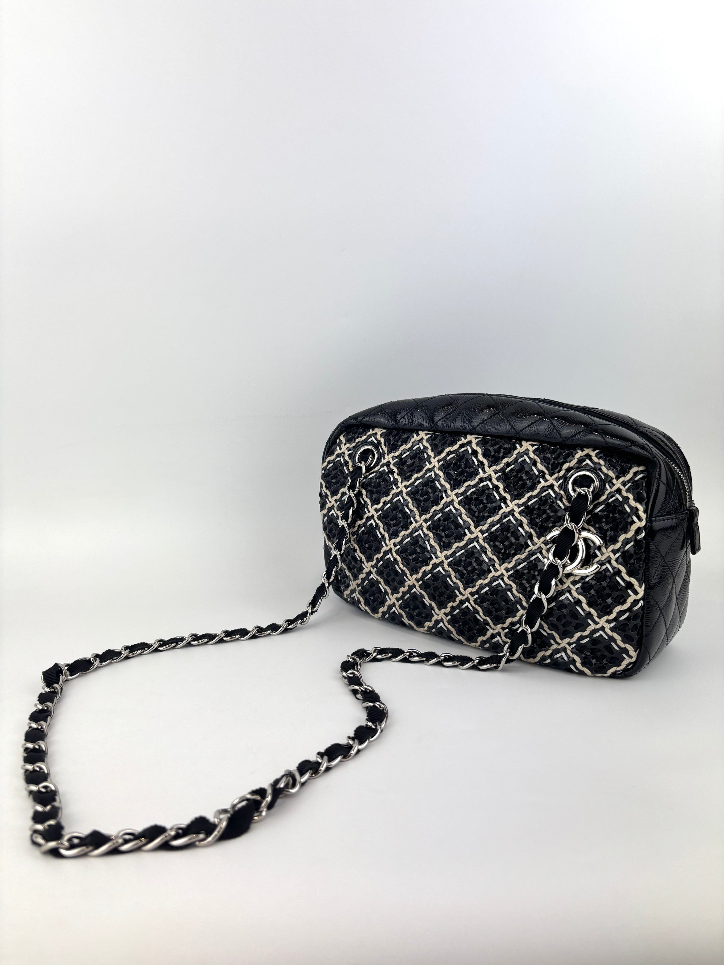 11P A50373 Black Crinkled Patent Camera Bag with Giant Stitch Details SHW - Glampot