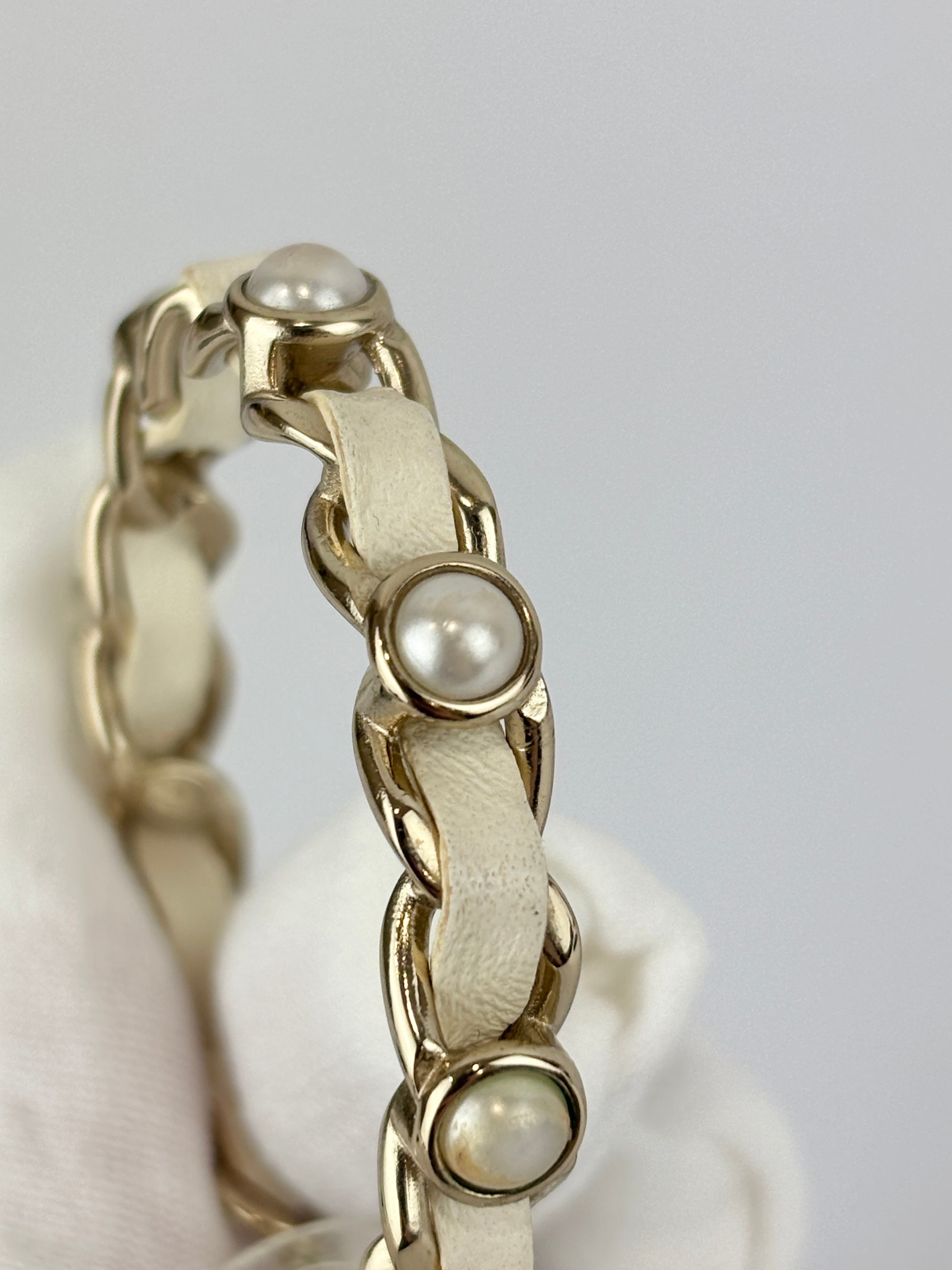AB2674 White Woven Lambskin Gold Faux Pearl Chain Hoop Earrings