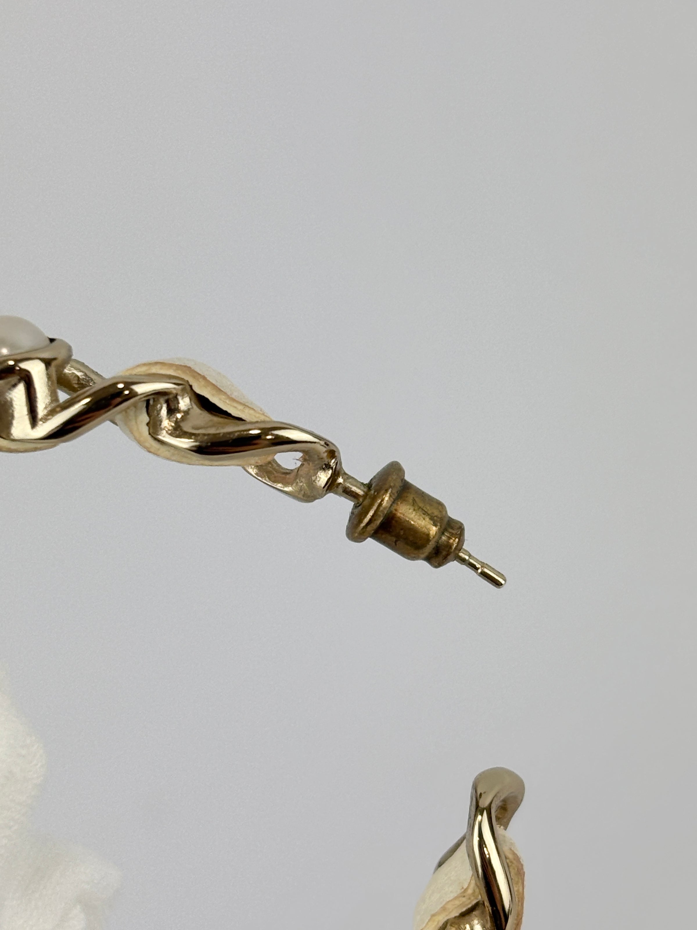 AB2674 White Woven Lambskin Gold Faux Pearl Chain Hoop Earrings