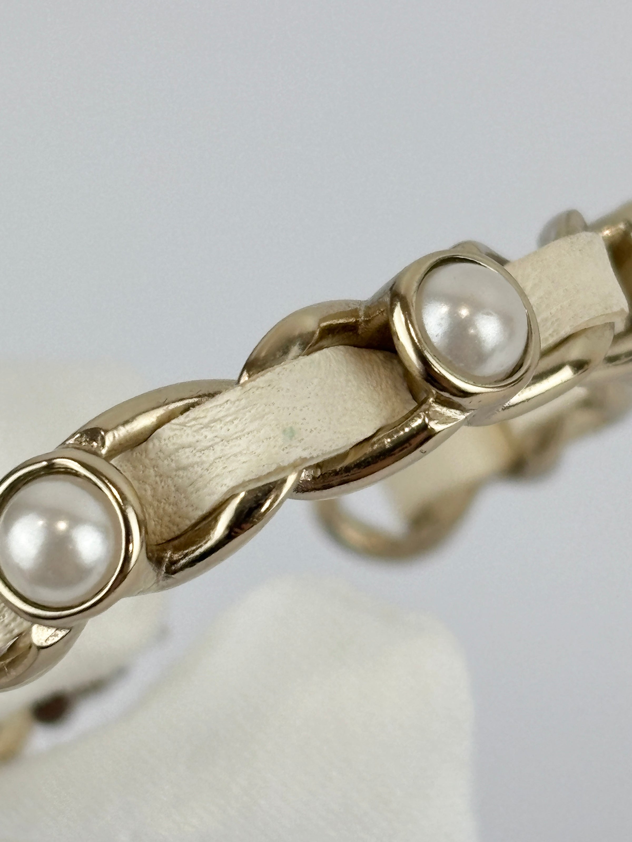 AB2674 White Woven Lambskin Gold Faux Pearl Chain Hoop Earrings