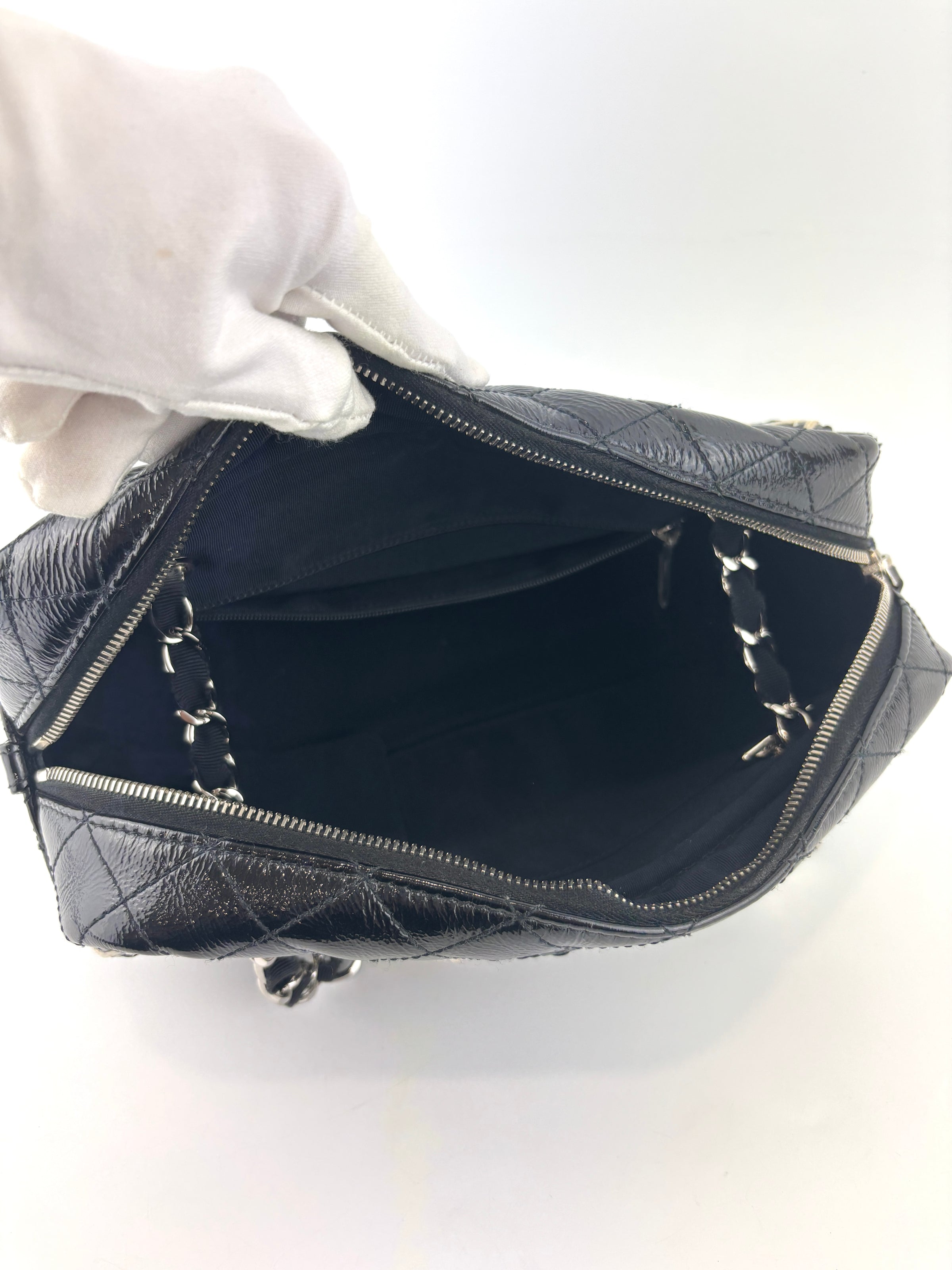 11P A50373 Black Crinkled Patent Camera Bag with Giant Stitch Details SHW - Glampot