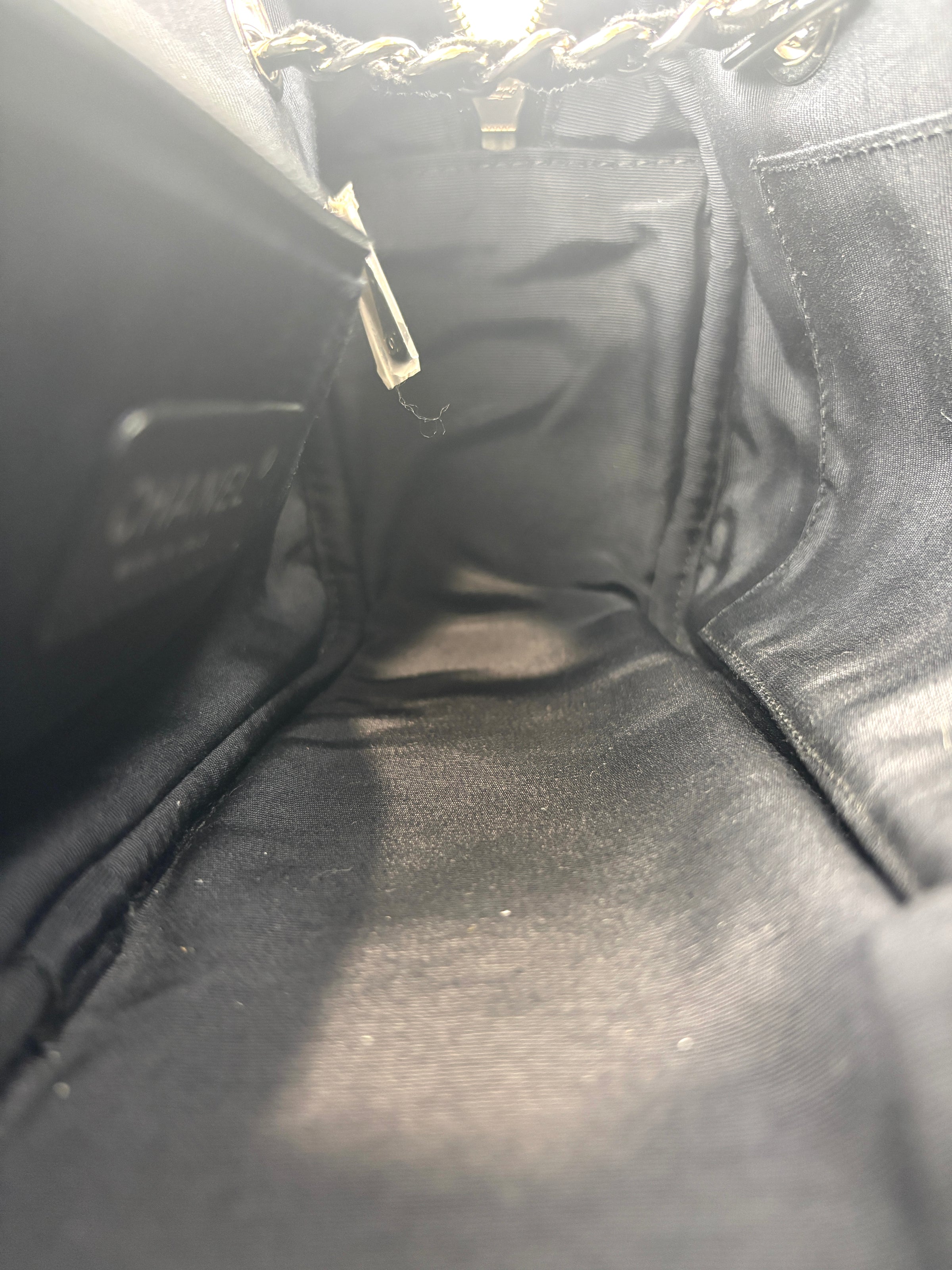 11P A50373 Black Crinkled Patent Camera Bag with Giant Stitch Details SHW - Glampot