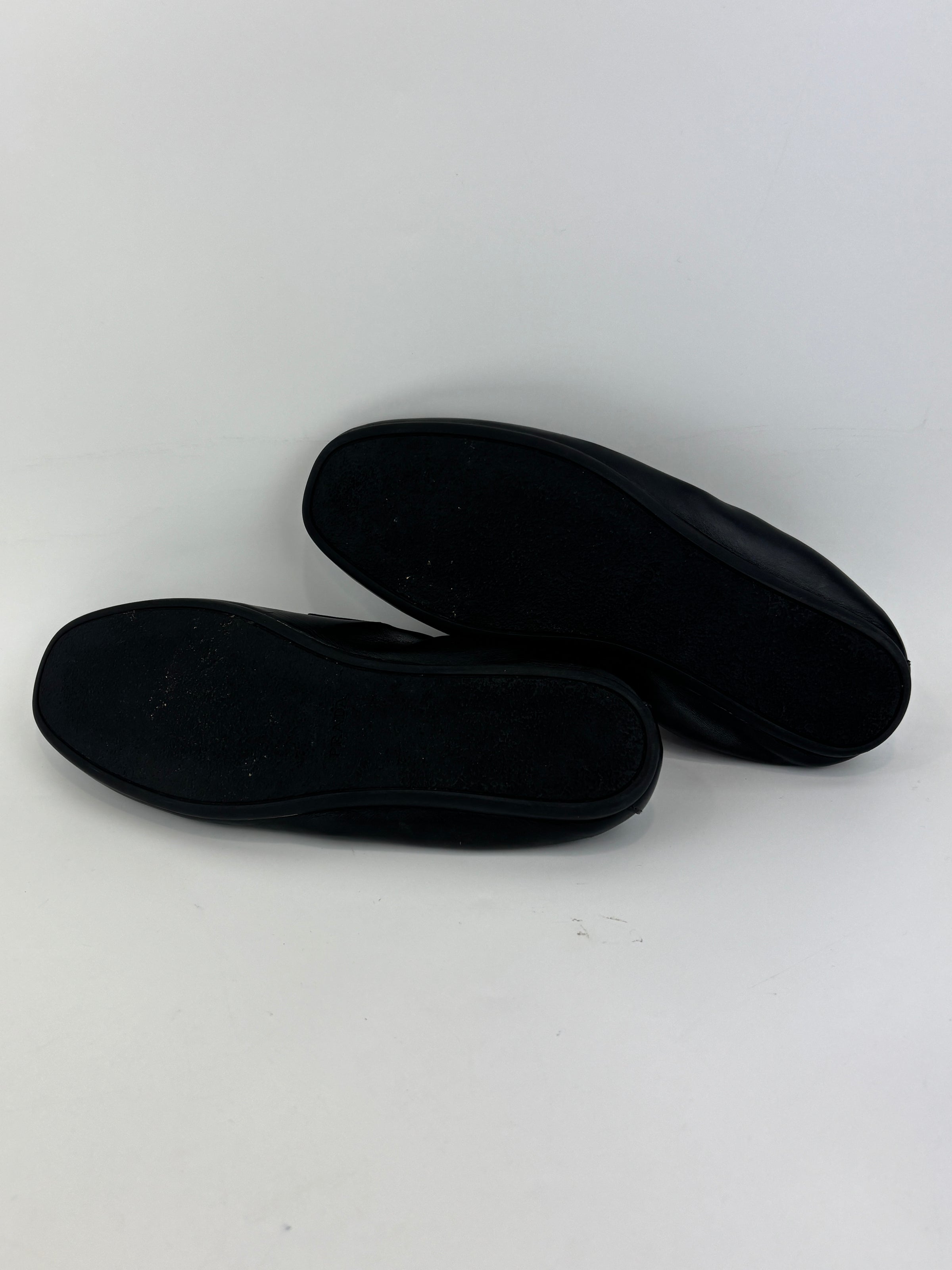 Shuffle Antiqued Leather Loafers Size 9.5