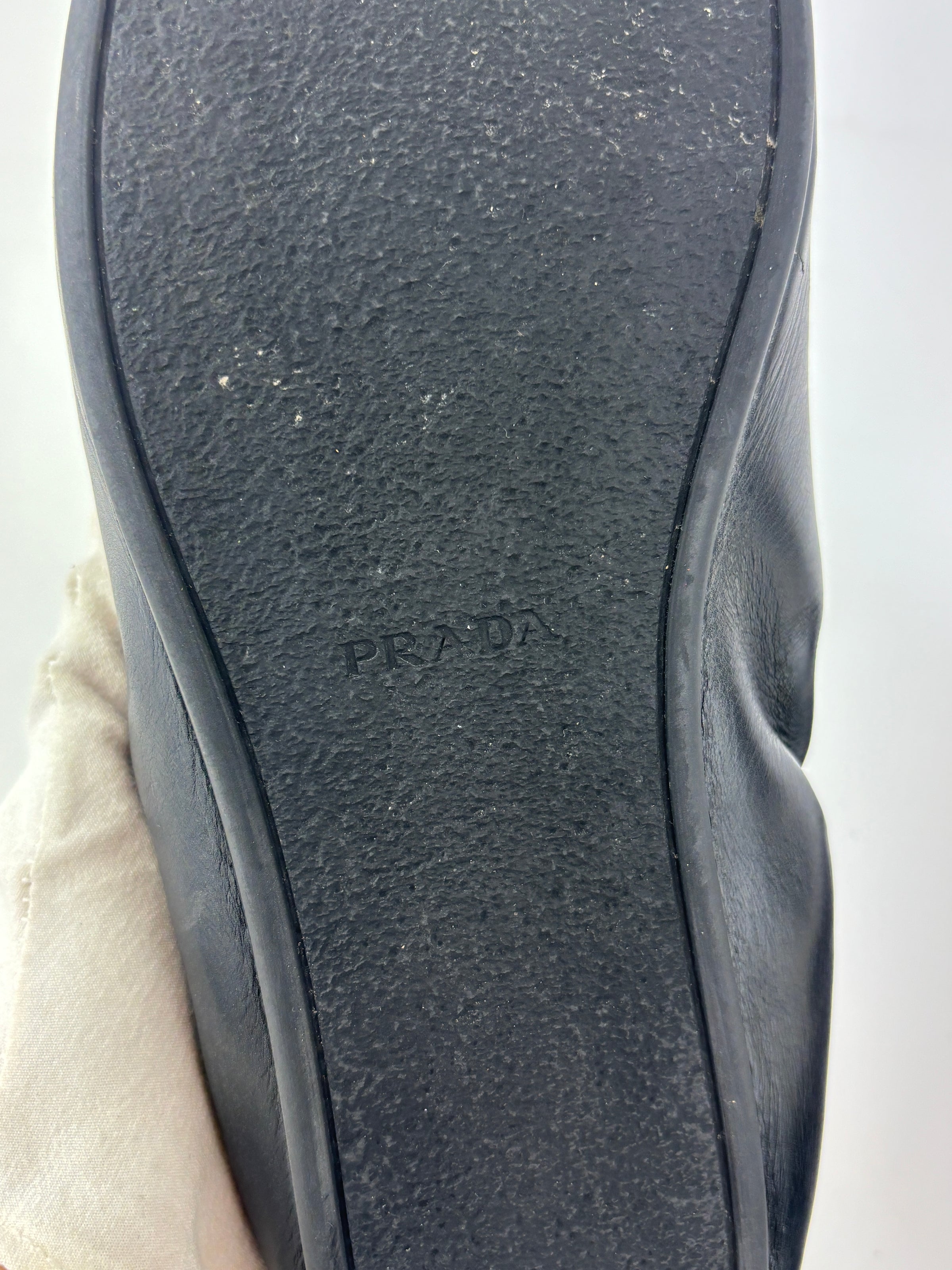 Shuffle Antiqued Leather Loafers Size 9.5