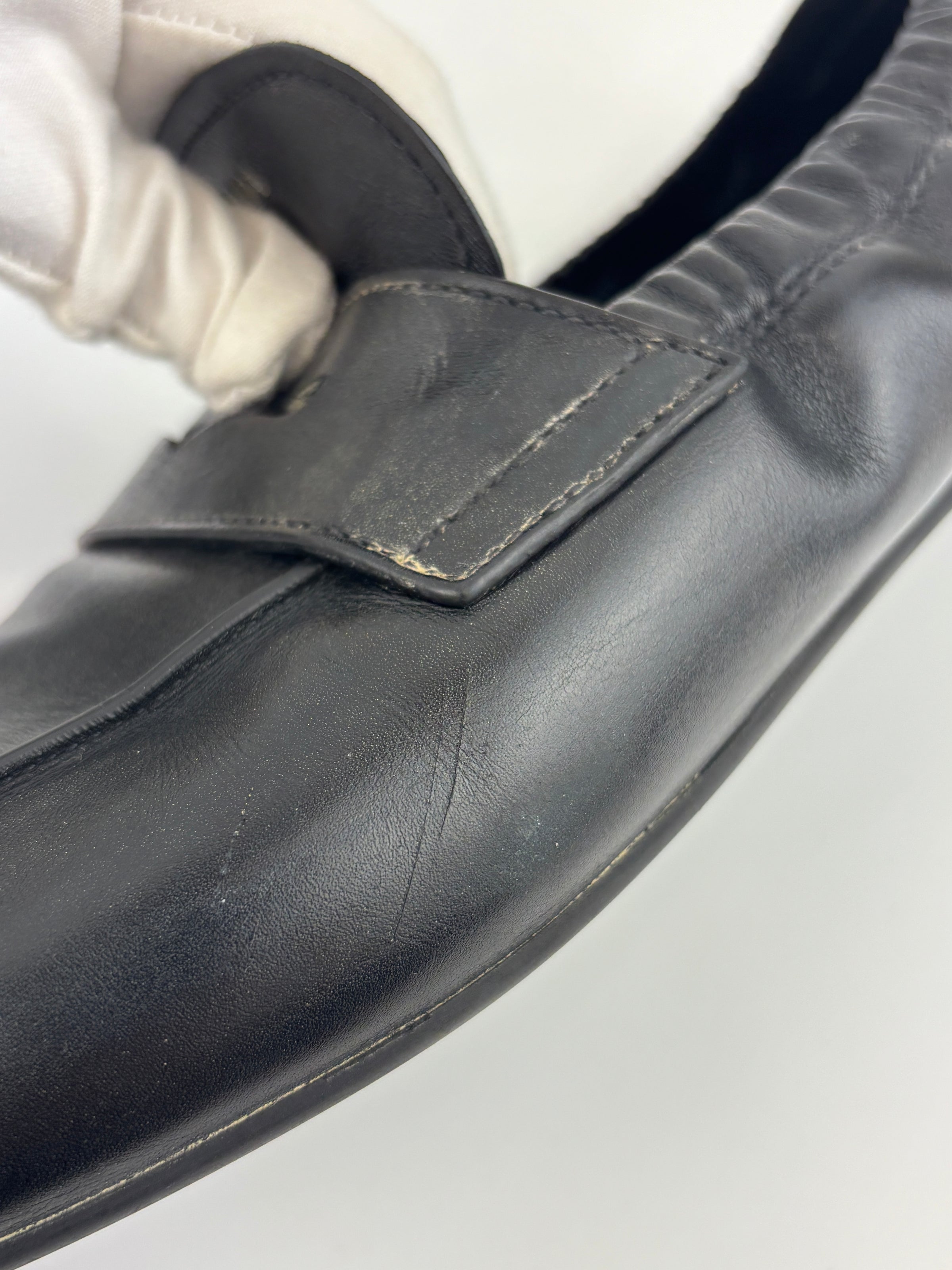 Shuffle Antiqued Leather Loafers Size 9.5