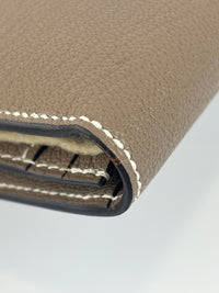 Béarn Soufflet Long Wallet Chèvre Mysore Etoupe GHW