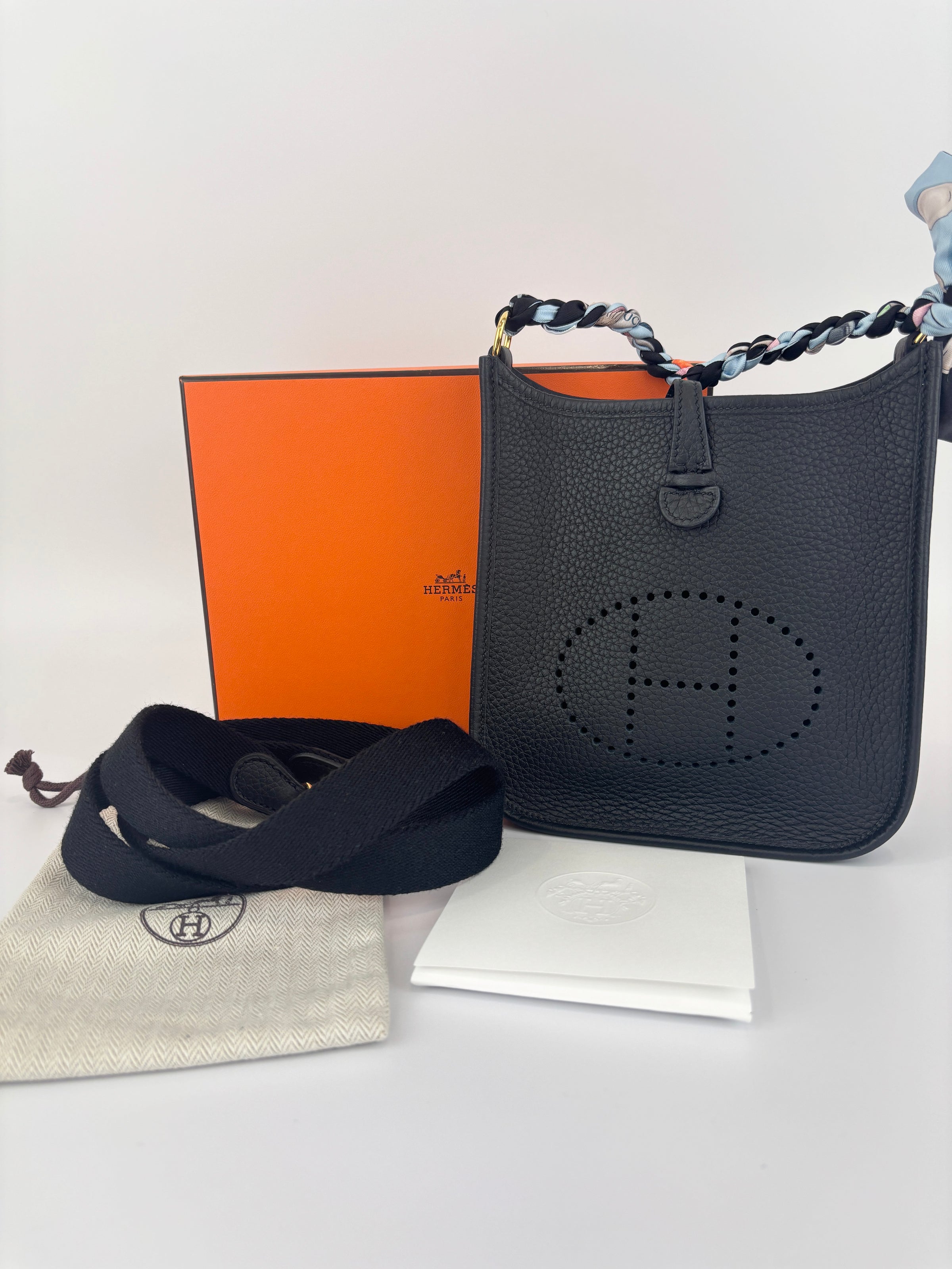 Mini Evelyne TPM 16 Noir Taurillon Clemence GHW