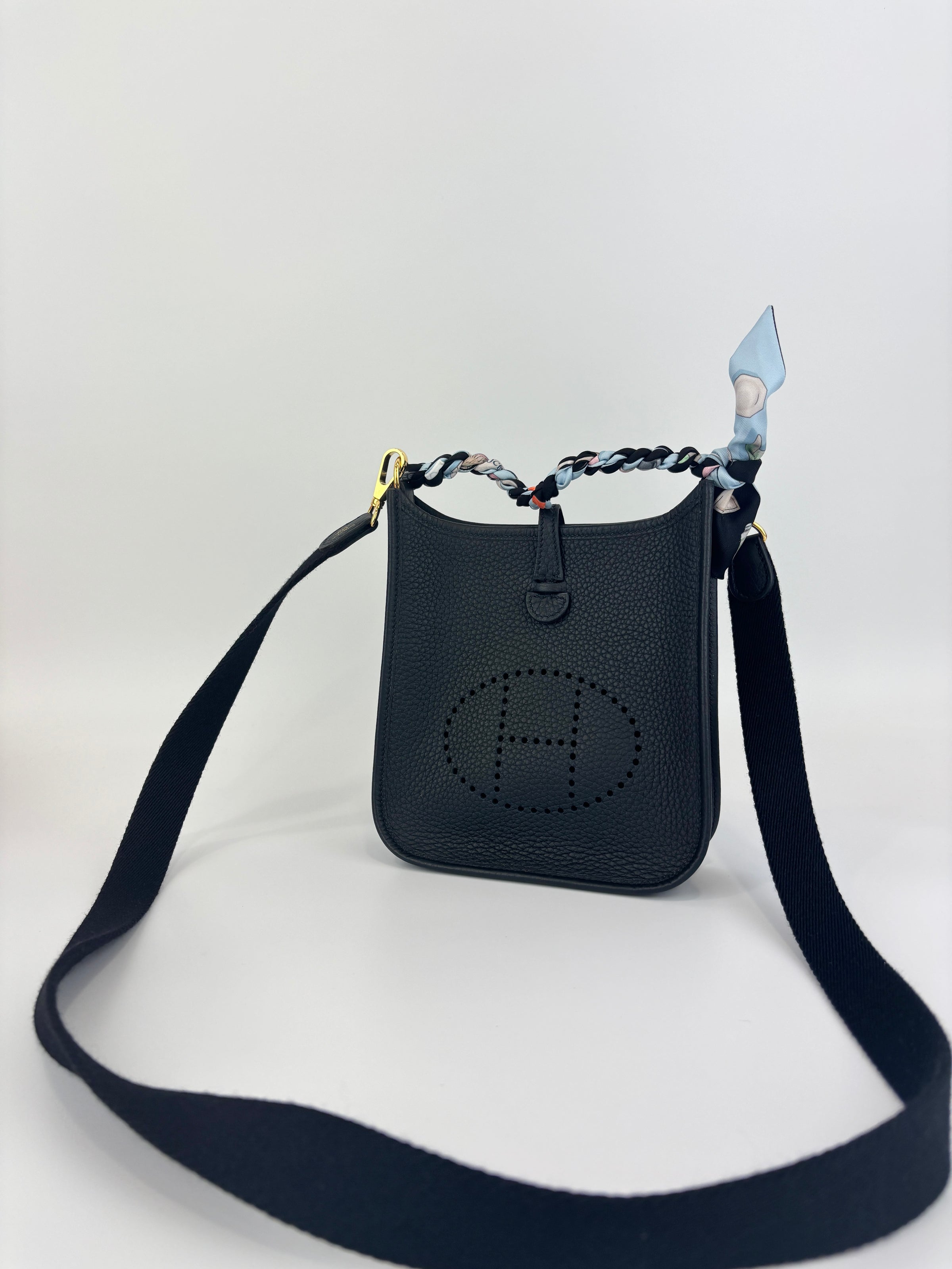 Mini Evelyne TPM 16 Noir Taurillon Clemence GHW